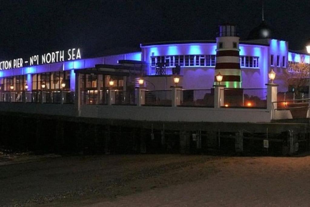 Shoreline hideaway - next to the beach