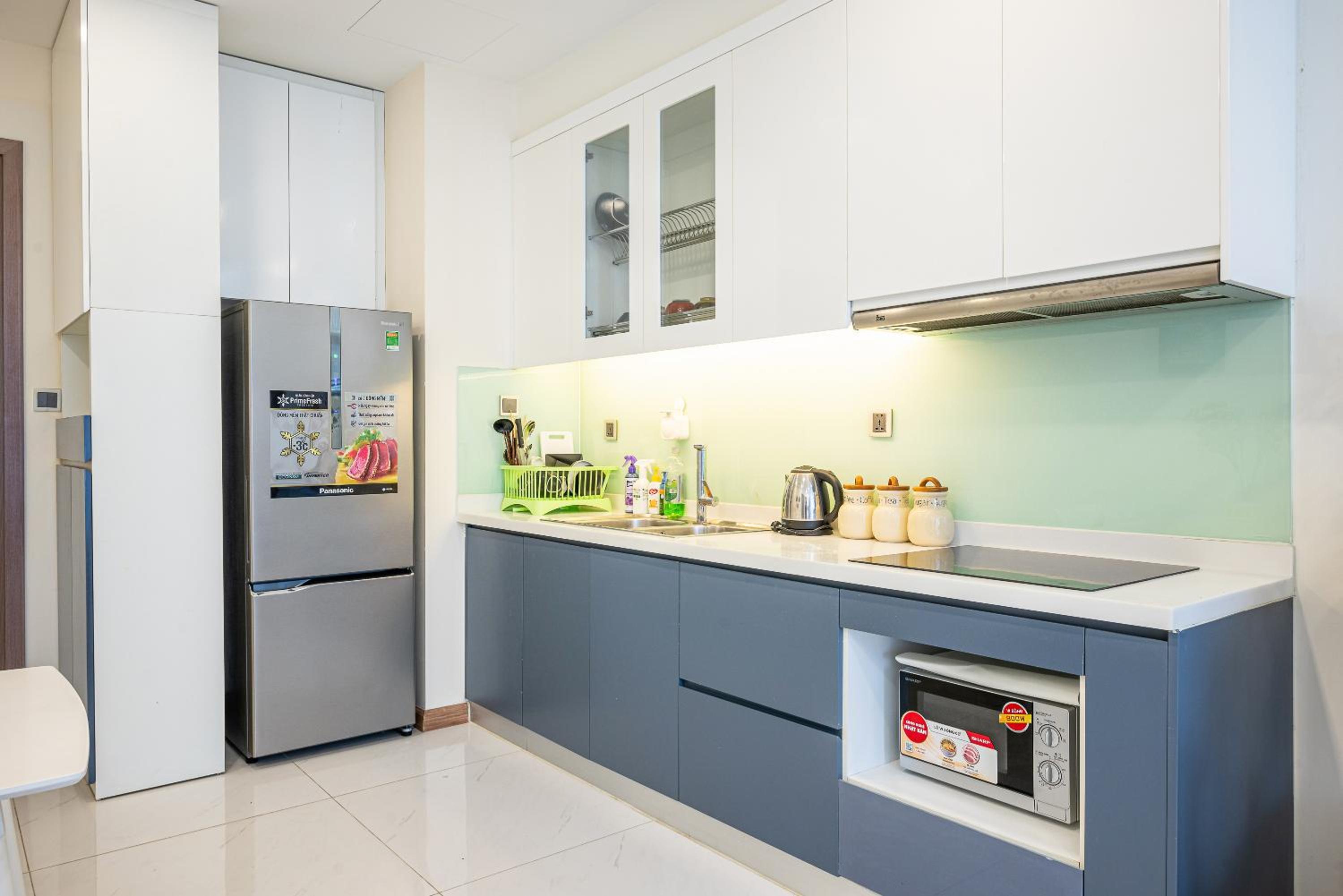 Vinhomes Central Park (Vinhomes Tân Cảng) - Fully furnished apartment, right in the shopping center and central park, private, 1-3 Bedrooms,...