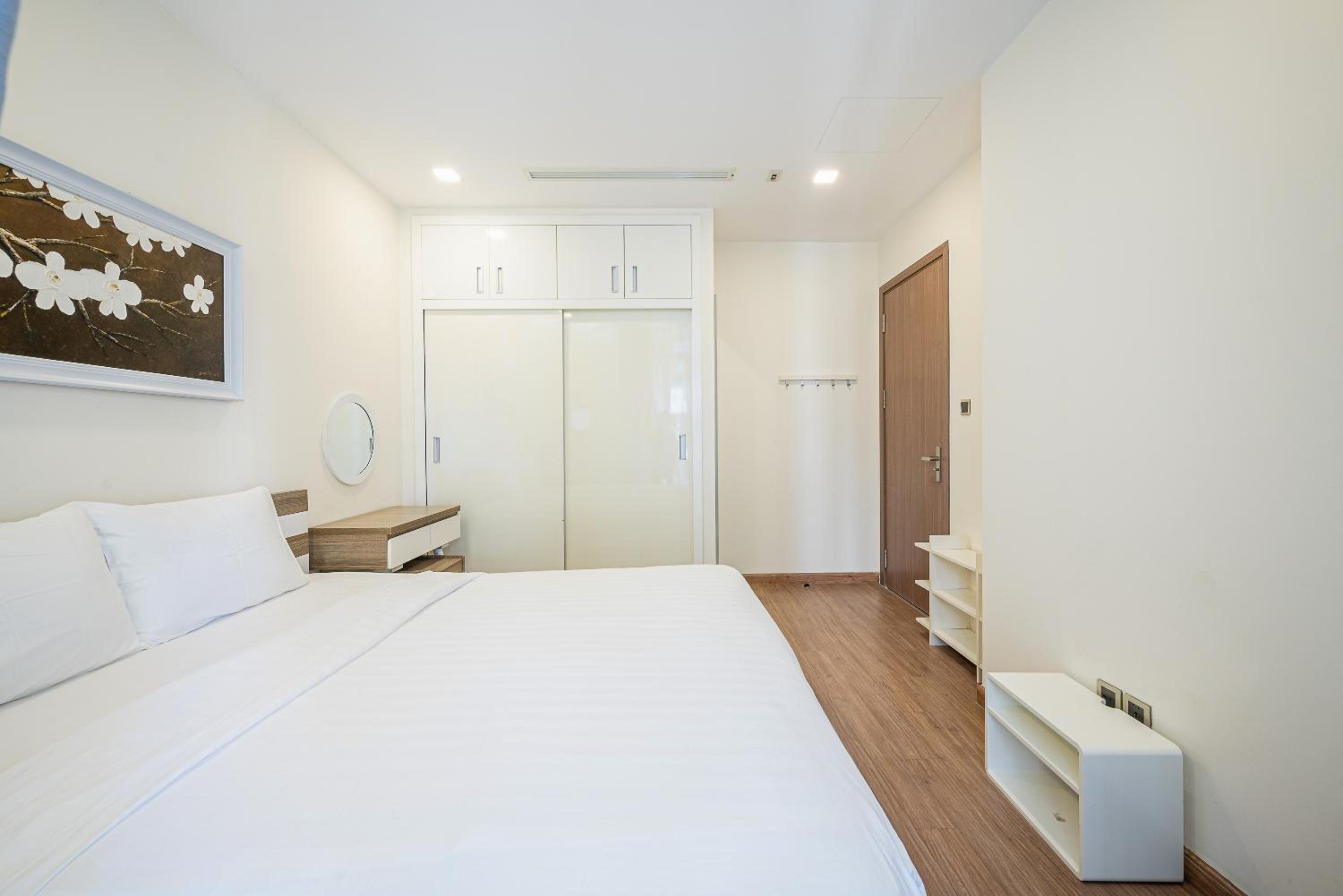 Vinhomes Central Park (Vinhomes Tân Cảng) - Fully furnished apartment, right in the shopping center and central park, private, 1-3 Bedrooms,...