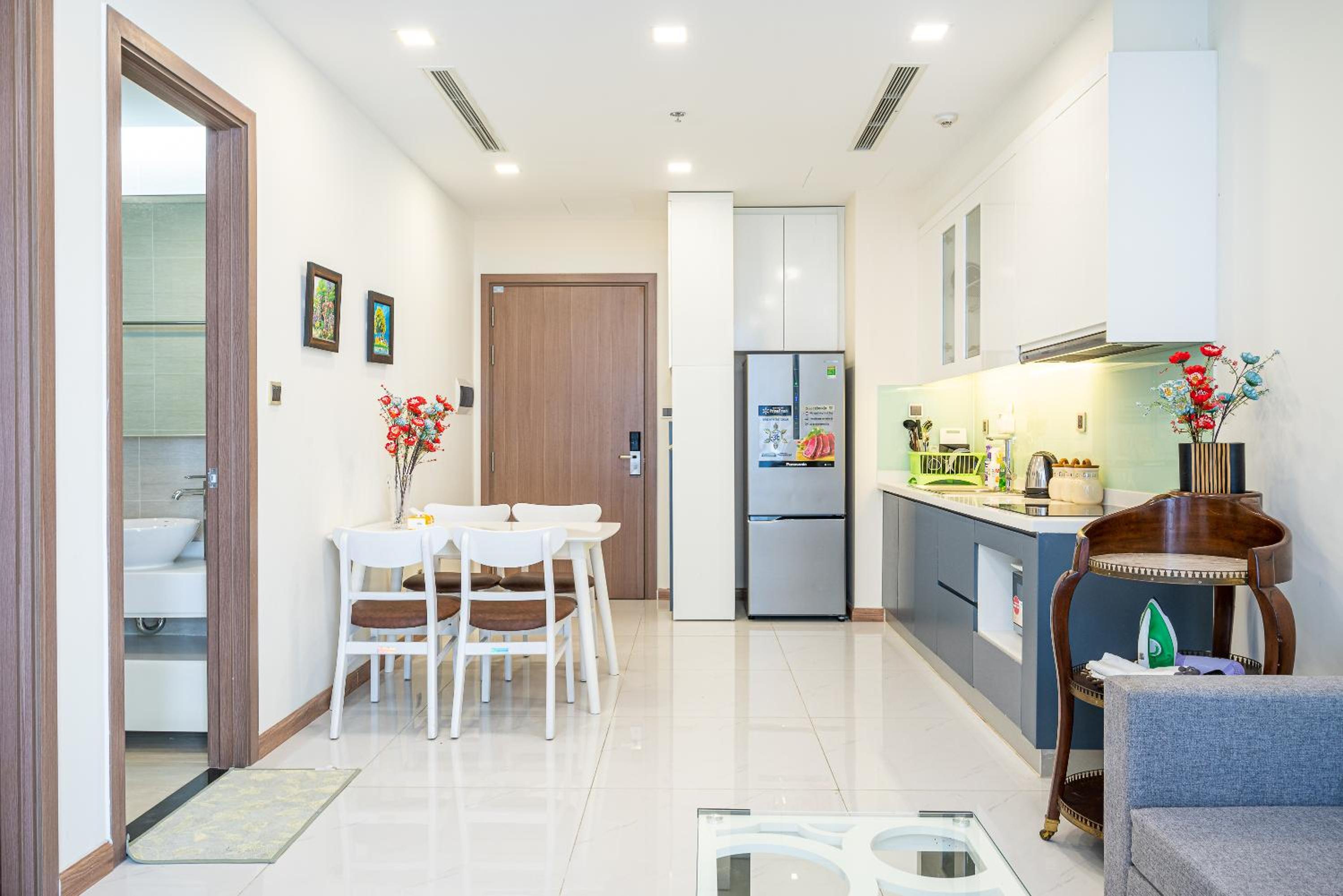 Vinhomes Central Park (Vinhomes Tân Cảng) - Fully furnished apartment, right in the shopping center and central park, private, 1-3 Bedrooms,...