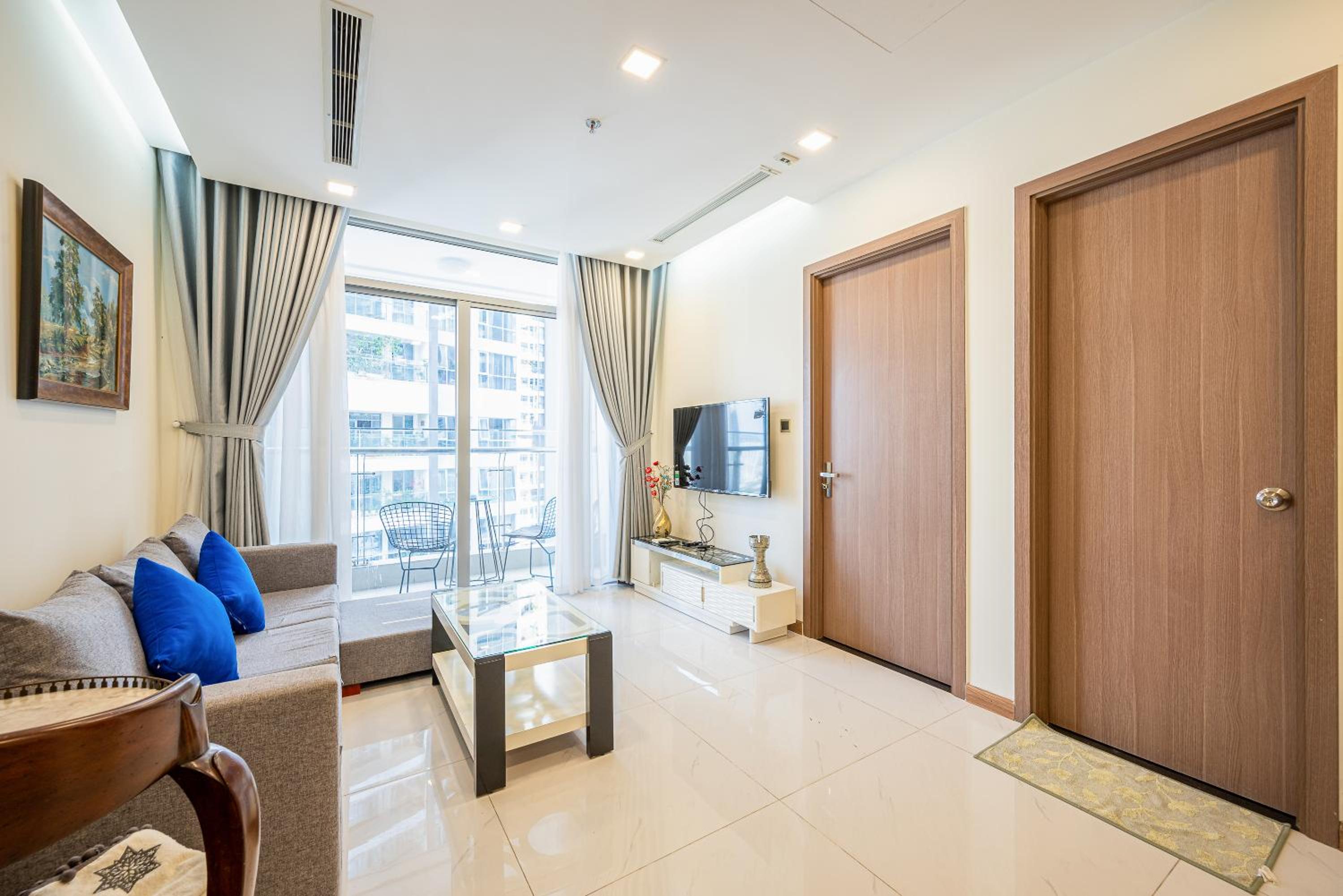 Vinhomes Central Park (Vinhomes Tân Cảng) - Fully furnished apartment, right in the shopping center and central park, private, 1-3 Bedrooms,...