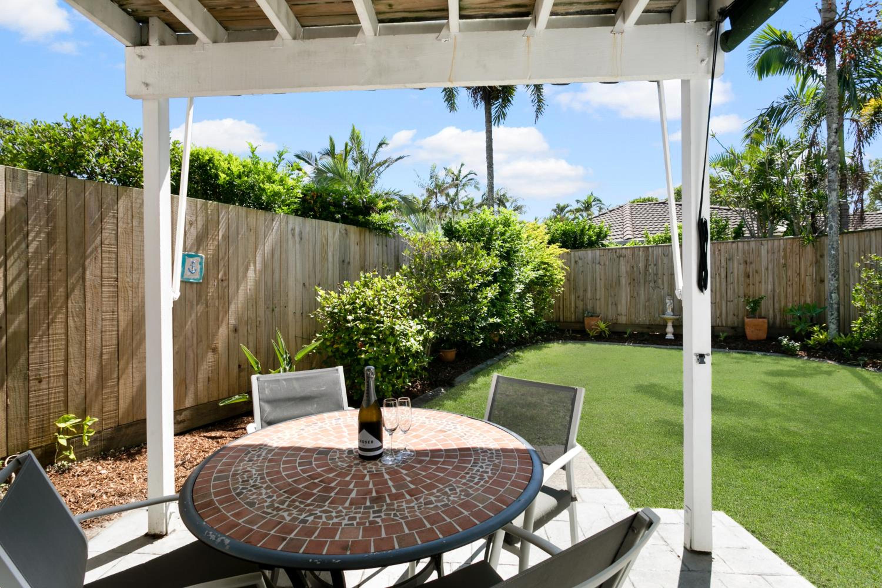 Noosa Sunseeker-walk to cafes & river, pet friendly