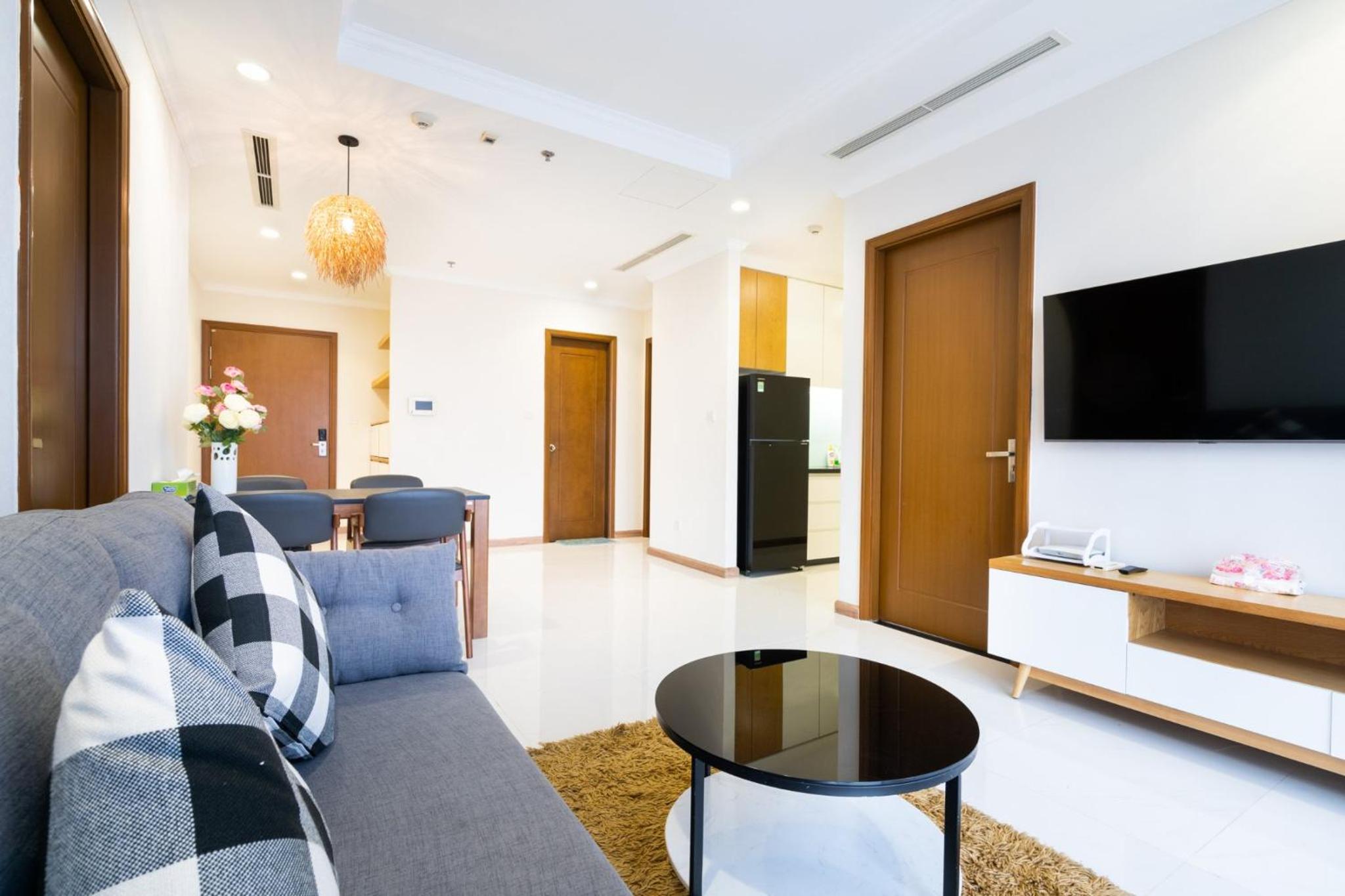 Vinhomes Central Park (Vinhomes Tân Cảng) - Fully furnished apartment, right in the shopping center and central park, private, 1-3 Bedrooms,...