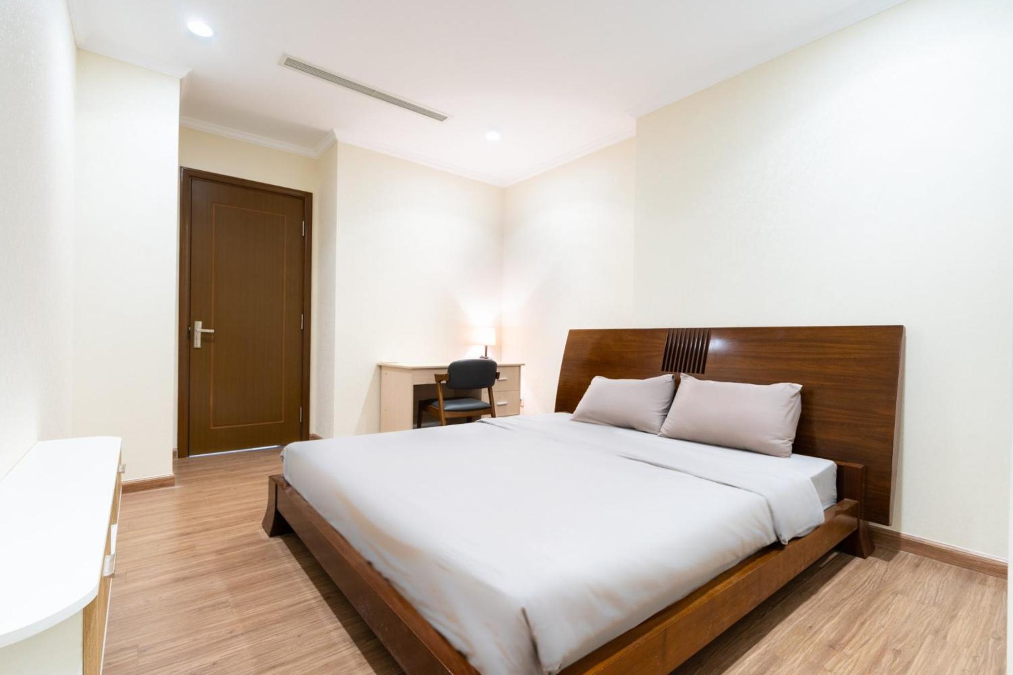 Vinhomes Central Park (Vinhomes Tân Cảng) - Fully furnished apartment, right in the shopping center and central park, private, 1-3 Bedrooms,...
