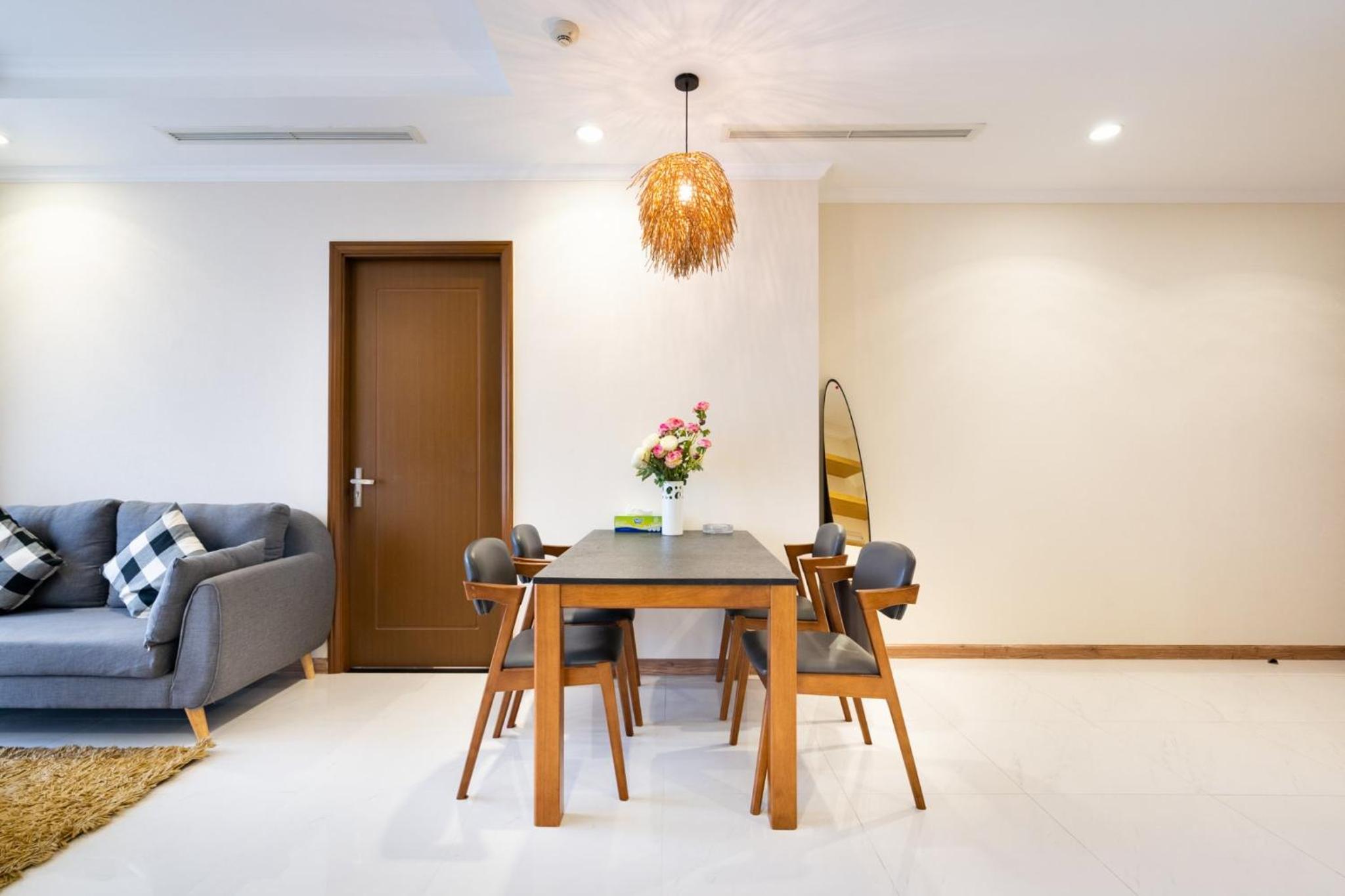 Vinhomes Central Park (Vinhomes Tân Cảng) - Fully furnished apartment, right in the shopping center and central park, private, 1-3 Bedrooms,...
