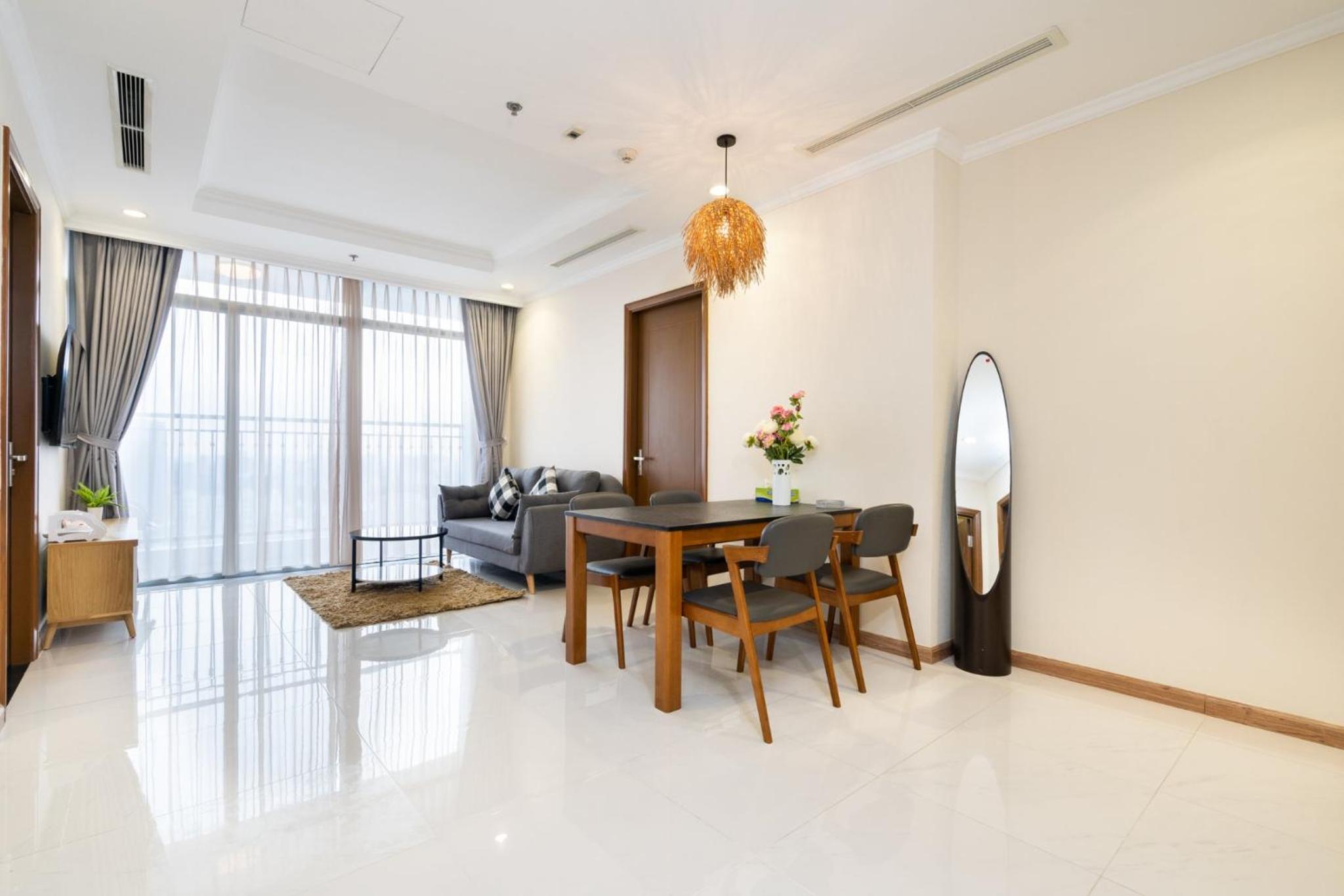 Vinhomes Central Park (Vinhomes Tân Cảng) - Fully furnished apartment, right in the shopping center and central park, private, 1-3 Bedrooms,...