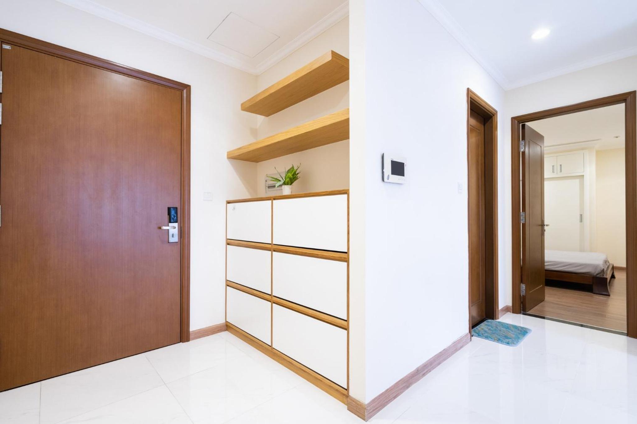 Vinhomes Central Park (Vinhomes Tân Cảng) - Fully furnished apartment, right in the shopping center and central park, private, 1-3 Bedrooms,...