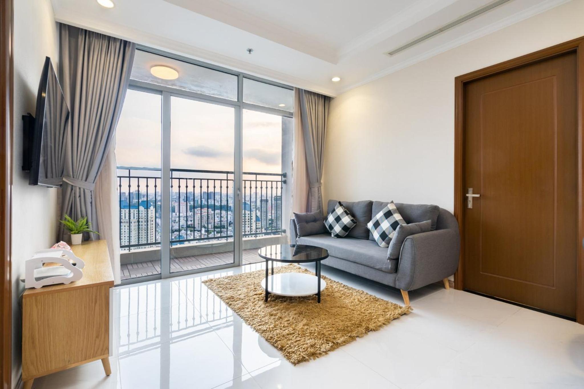 Vinhomes Central Park (Vinhomes Tân Cảng) - Fully furnished apartment, right in the shopping center and central park, private, 1-3 Bedrooms,...