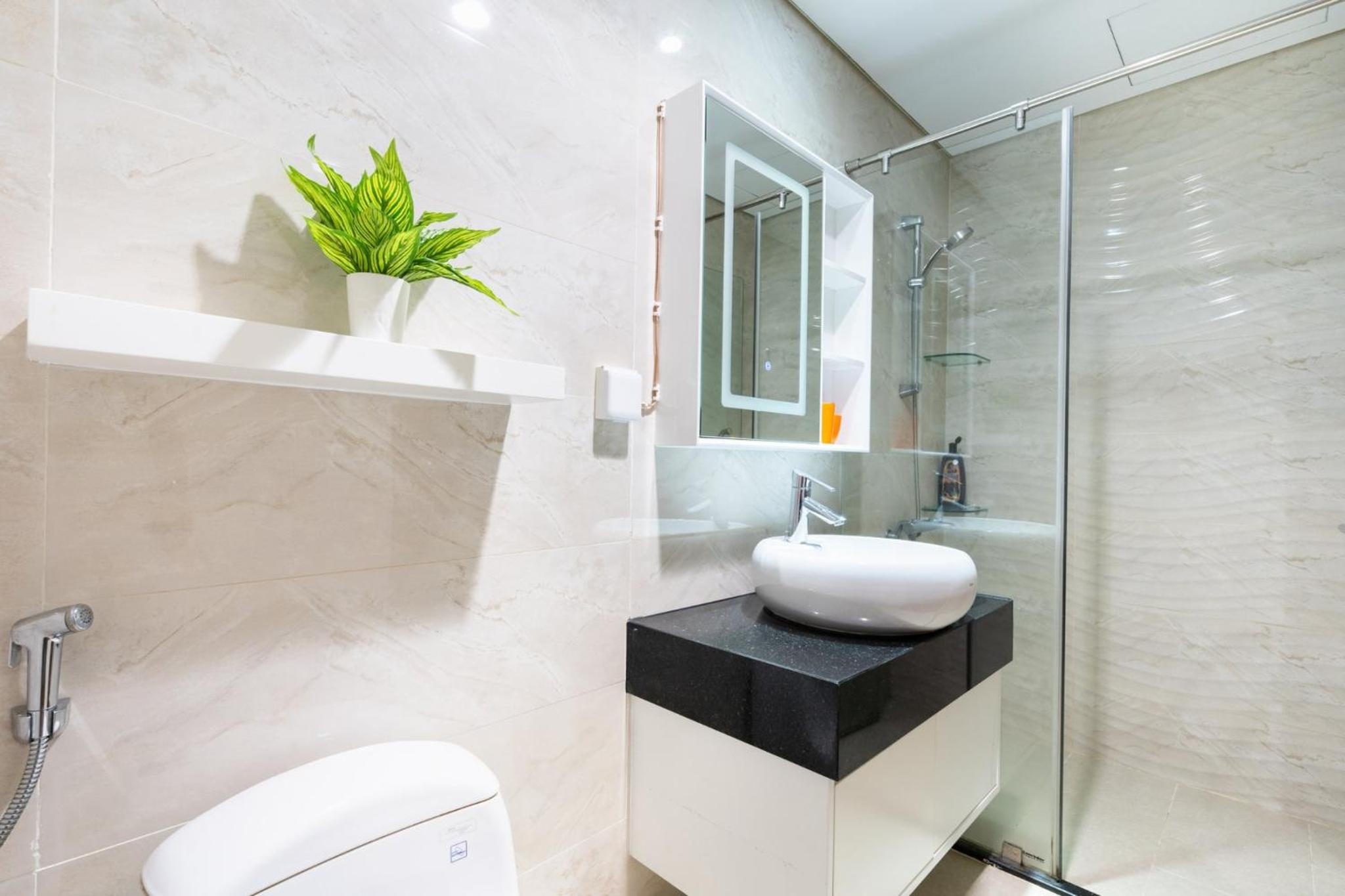 Vinhomes Central Park (Vinhomes Tân Cảng) - Fully furnished apartment, right in the shopping center and central park, private, 1-3 Bedrooms,...
