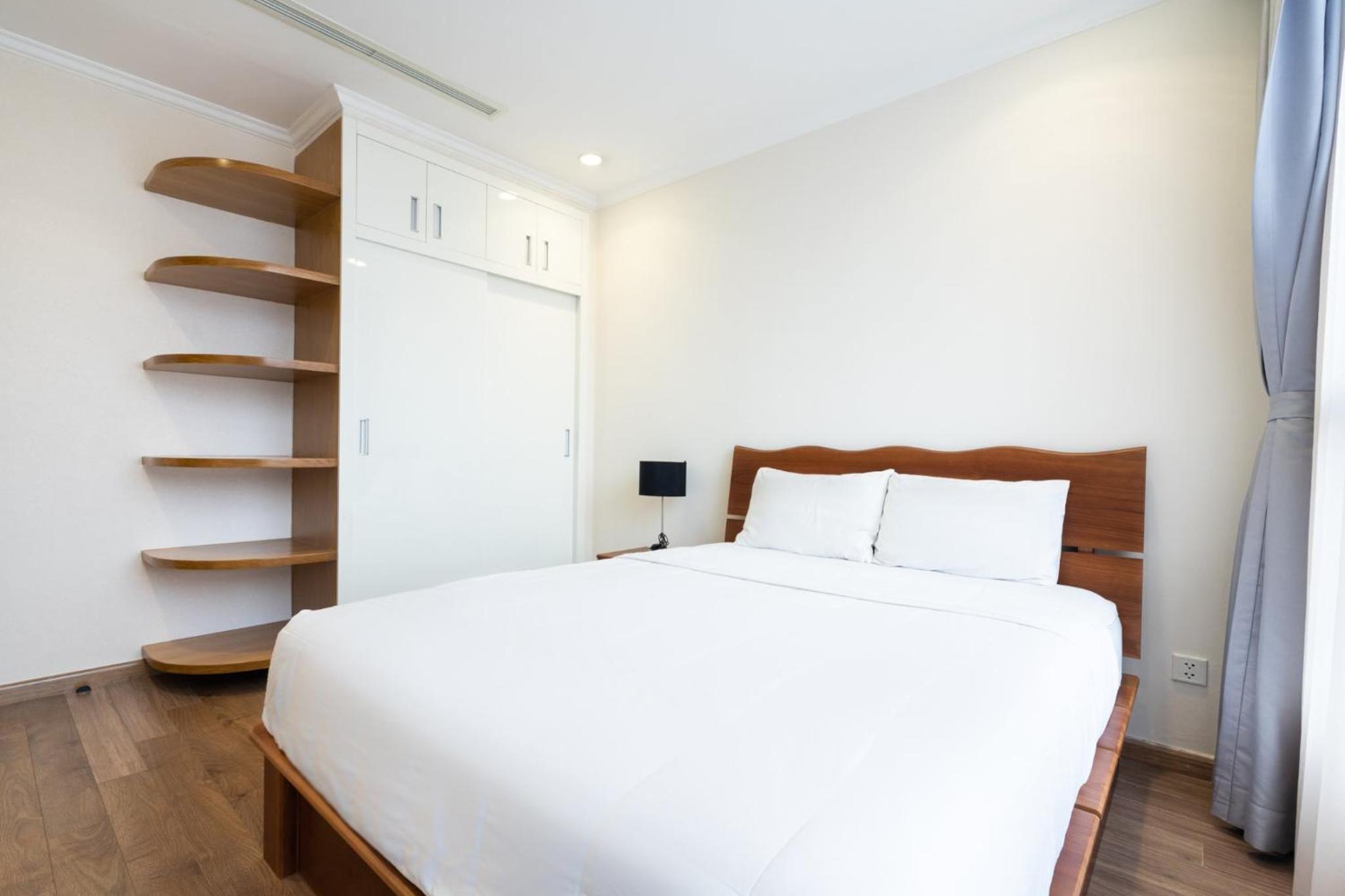 Vinhomes Central Park (Vinhomes Tân Cảng) - Fully furnished apartment, right in the shopping center and central park, private, 1-3 Bedrooms,...