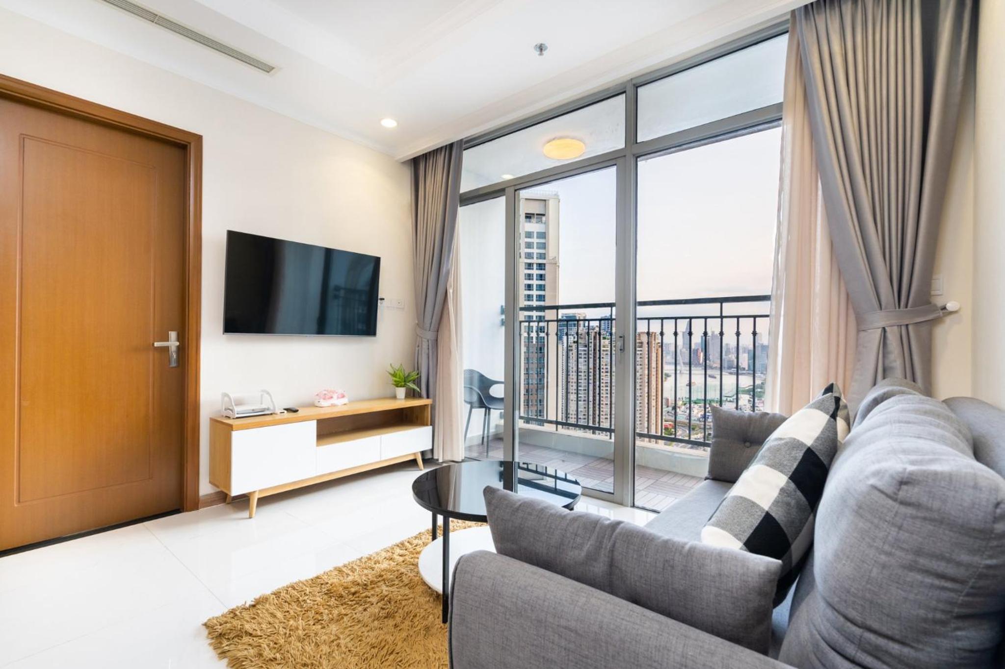 Vinhomes Central Park (Vinhomes Tân Cảng) - Fully furnished apartment, right in the shopping center and central park, private, 1-3 Bedrooms,...