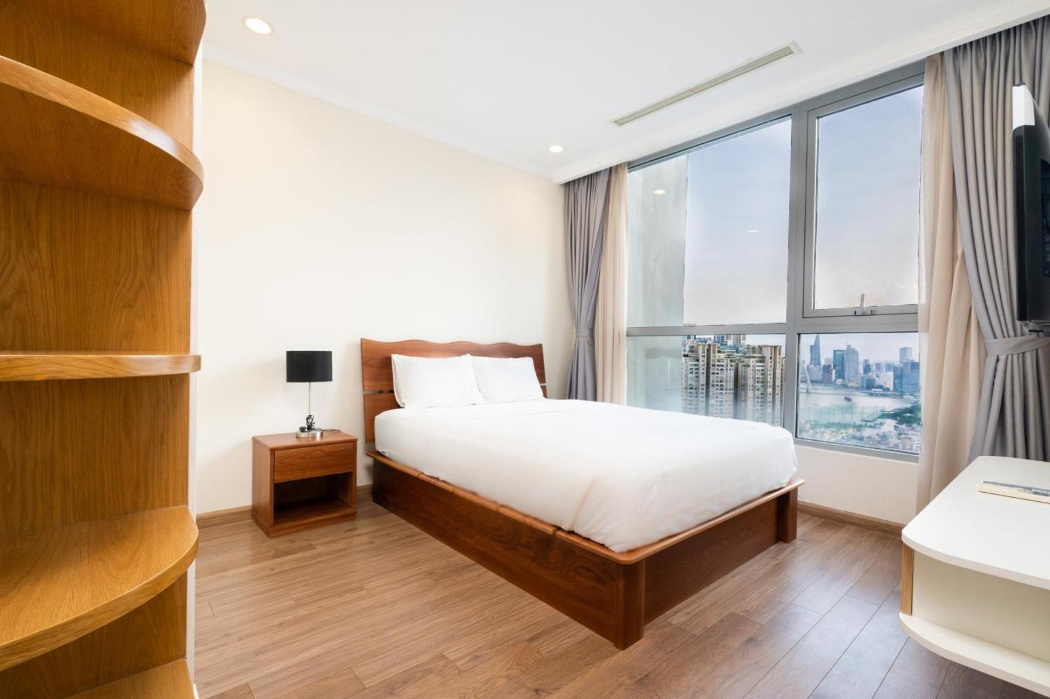 Vinhomes Central Park (Vinhomes Tân Cảng) - Fully furnished apartment, right in the shopping center and central park, private, 1-3 Bedrooms,...