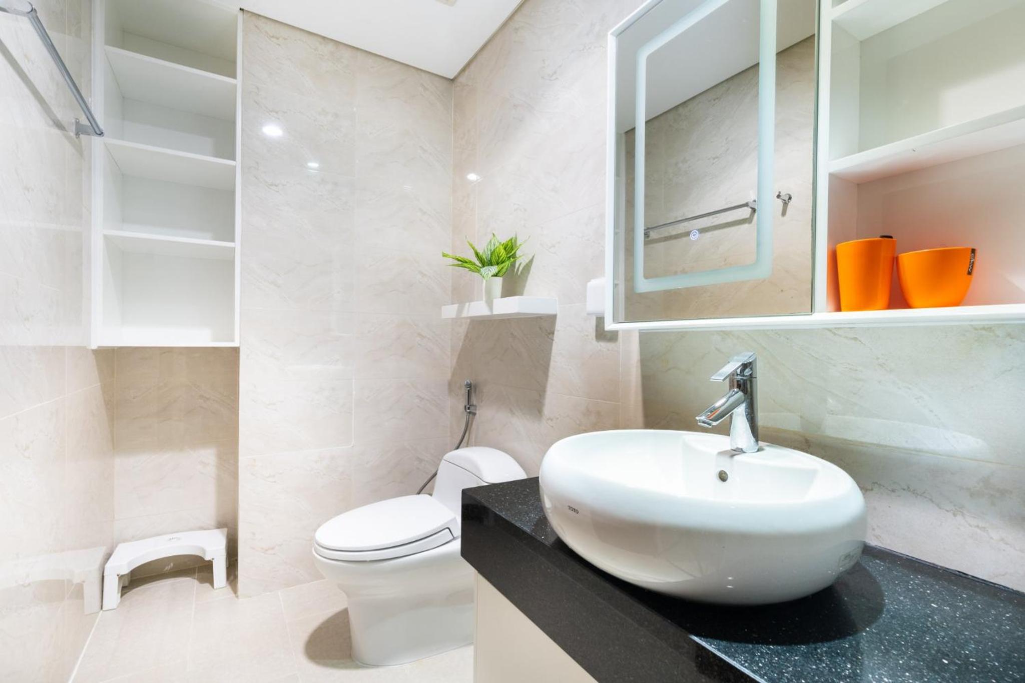 Vinhomes Central Park (Vinhomes Tân Cảng) - Fully furnished apartment, right in the shopping center and central park, private, 1-3 Bedrooms,...