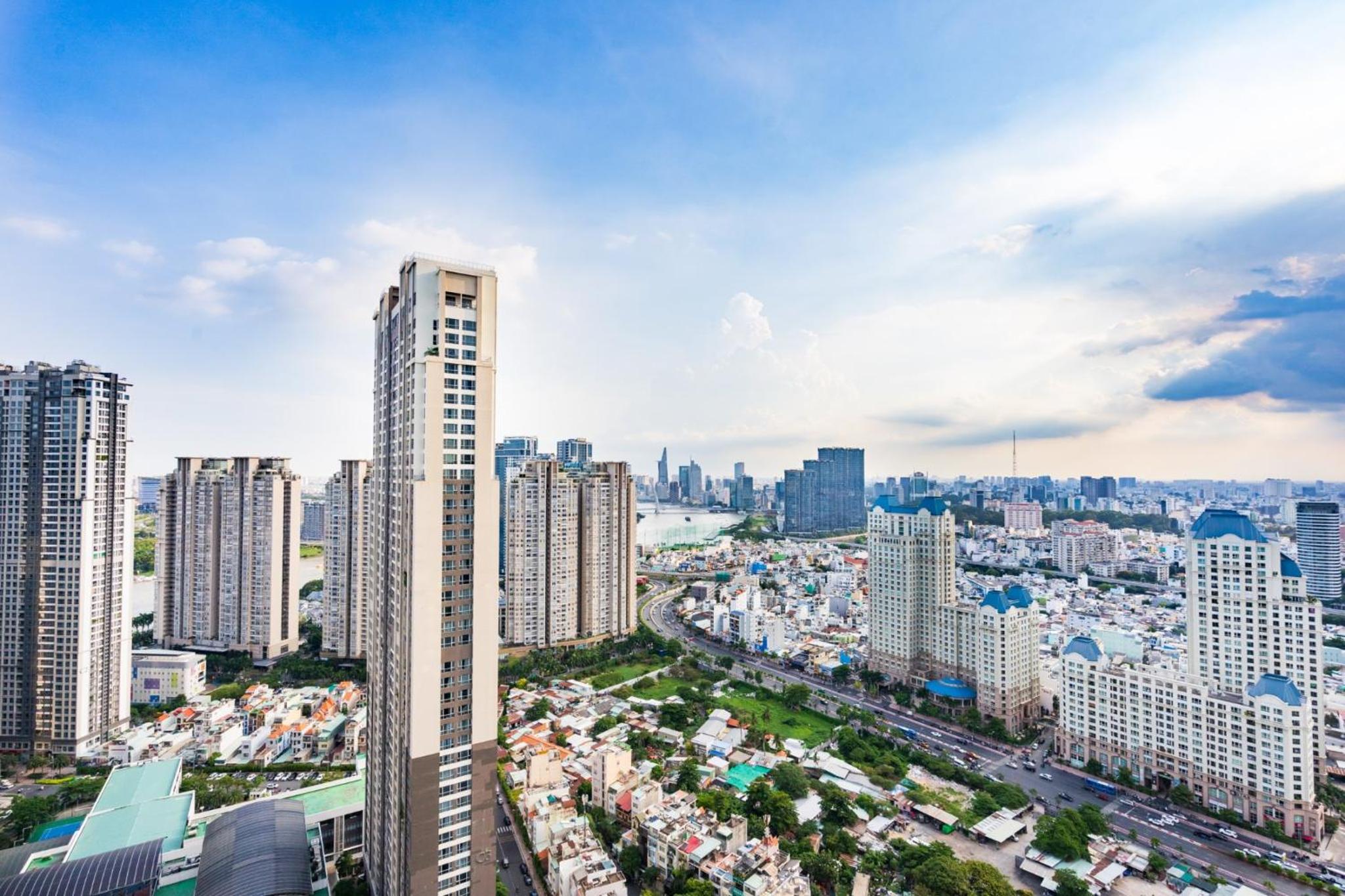 Vinhomes Central Park (Vinhomes Tân Cảng) - Fully furnished apartment, right in the shopping center and central park, private, 1-3 Bedrooms,...
