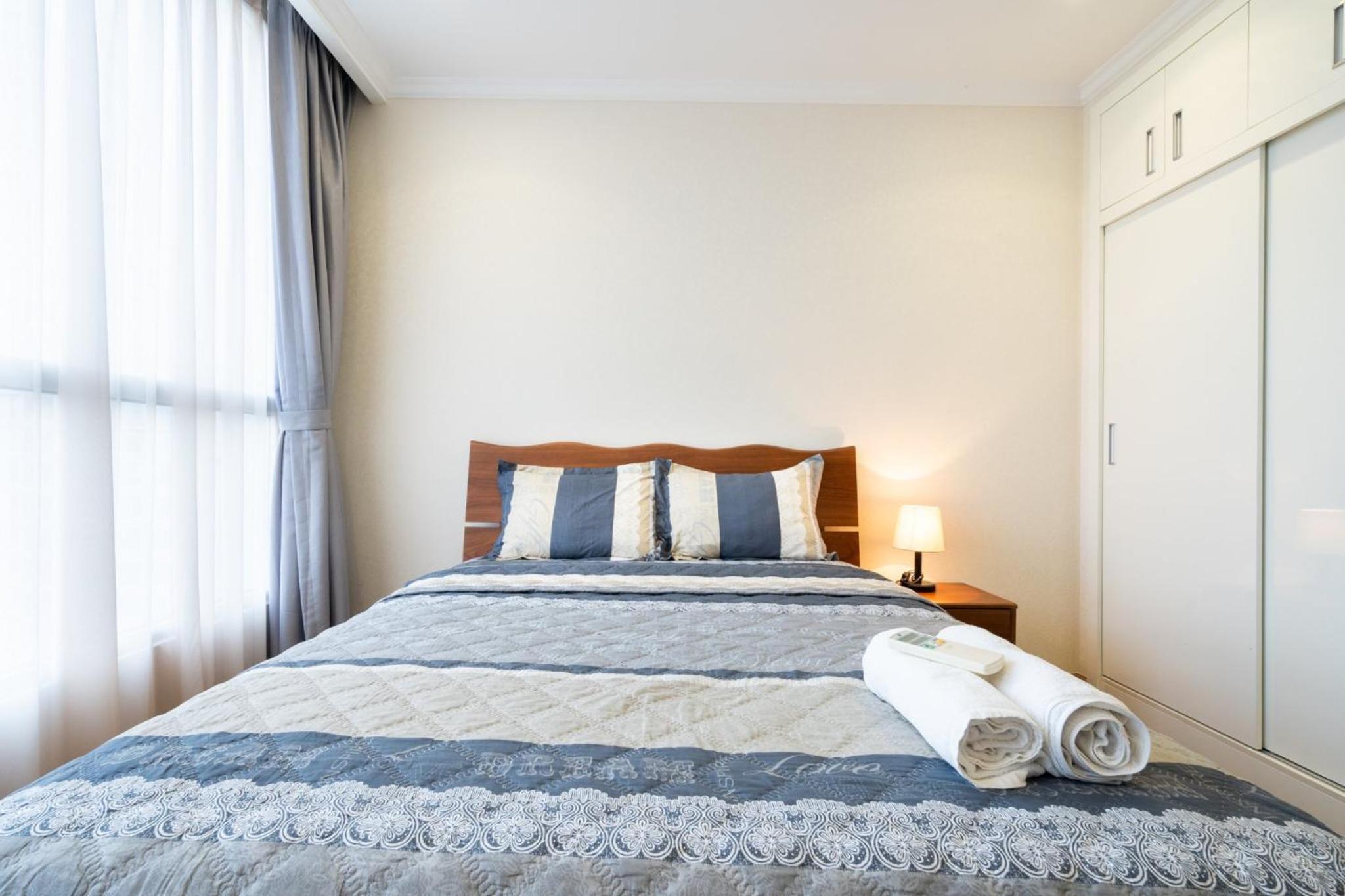 Vinhomes Central Park (Vinhomes Tân Cảng) - Fully furnished apartment, right in the shopping center and central park, private, 1-3 Bedrooms,...