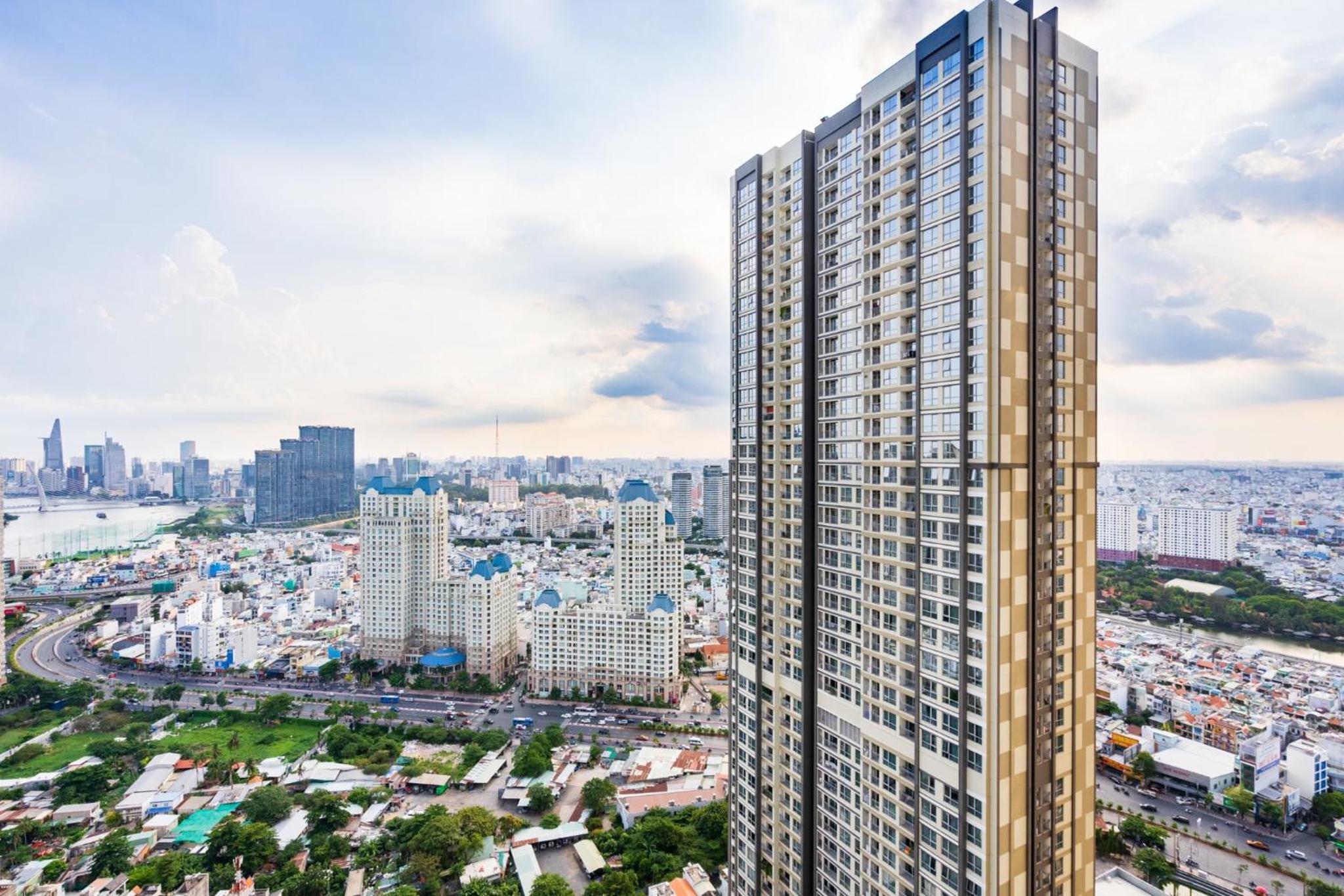 Vinhomes Central Park (Vinhomes Tân Cảng) - Fully furnished apartment, right in the shopping center and central park, private, 1-3 Bedrooms,...