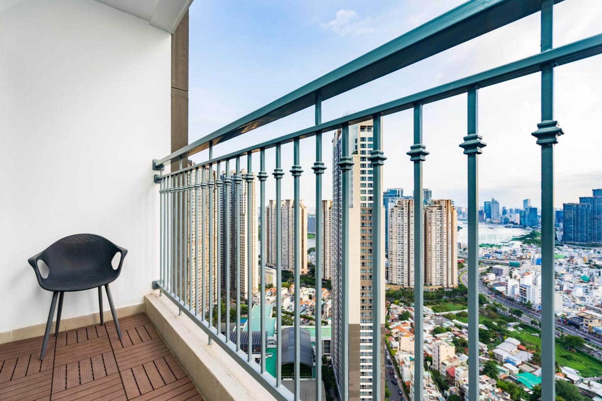 Vinhomes Central Park (Vinhomes Tân Cảng) - Fully furnished apartment, right in the shopping center and central park, private, 1-3 Bedrooms,...