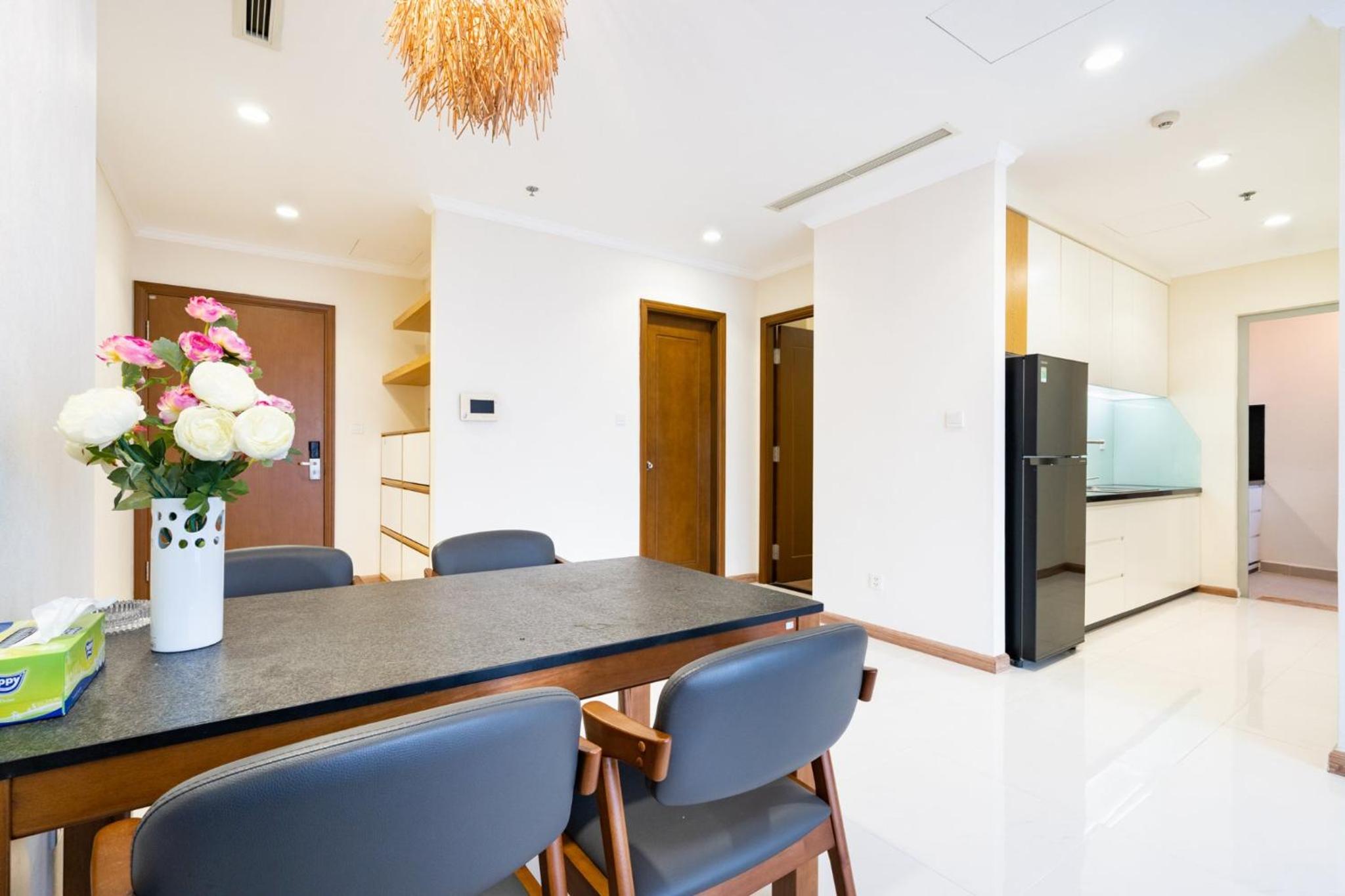 Vinhomes Central Park (Vinhomes Tân Cảng) - Fully furnished apartment, right in the shopping center and central park, private, 1-3 Bedrooms,...