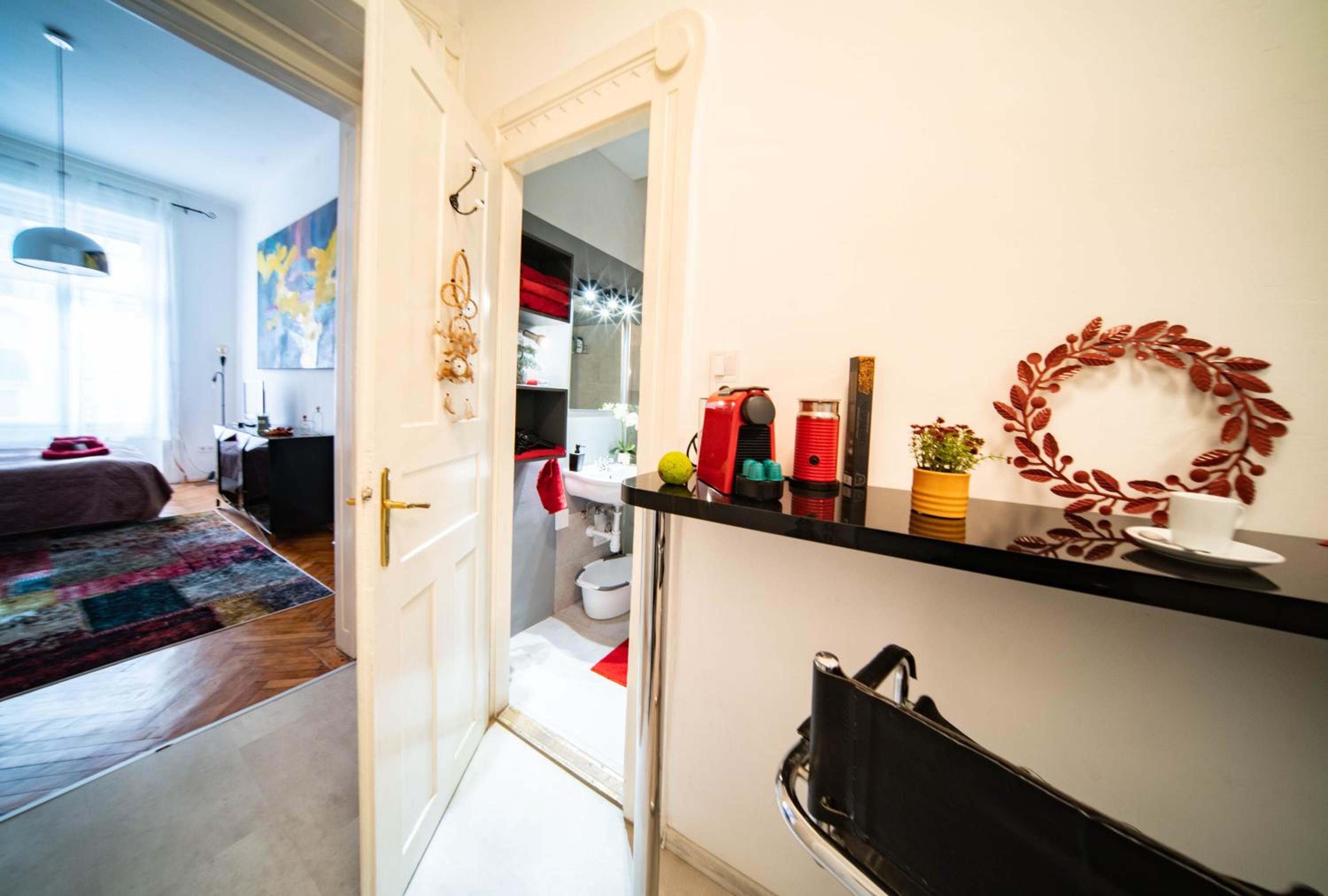 Stylish studio apartment in the heart of Budapest view 3