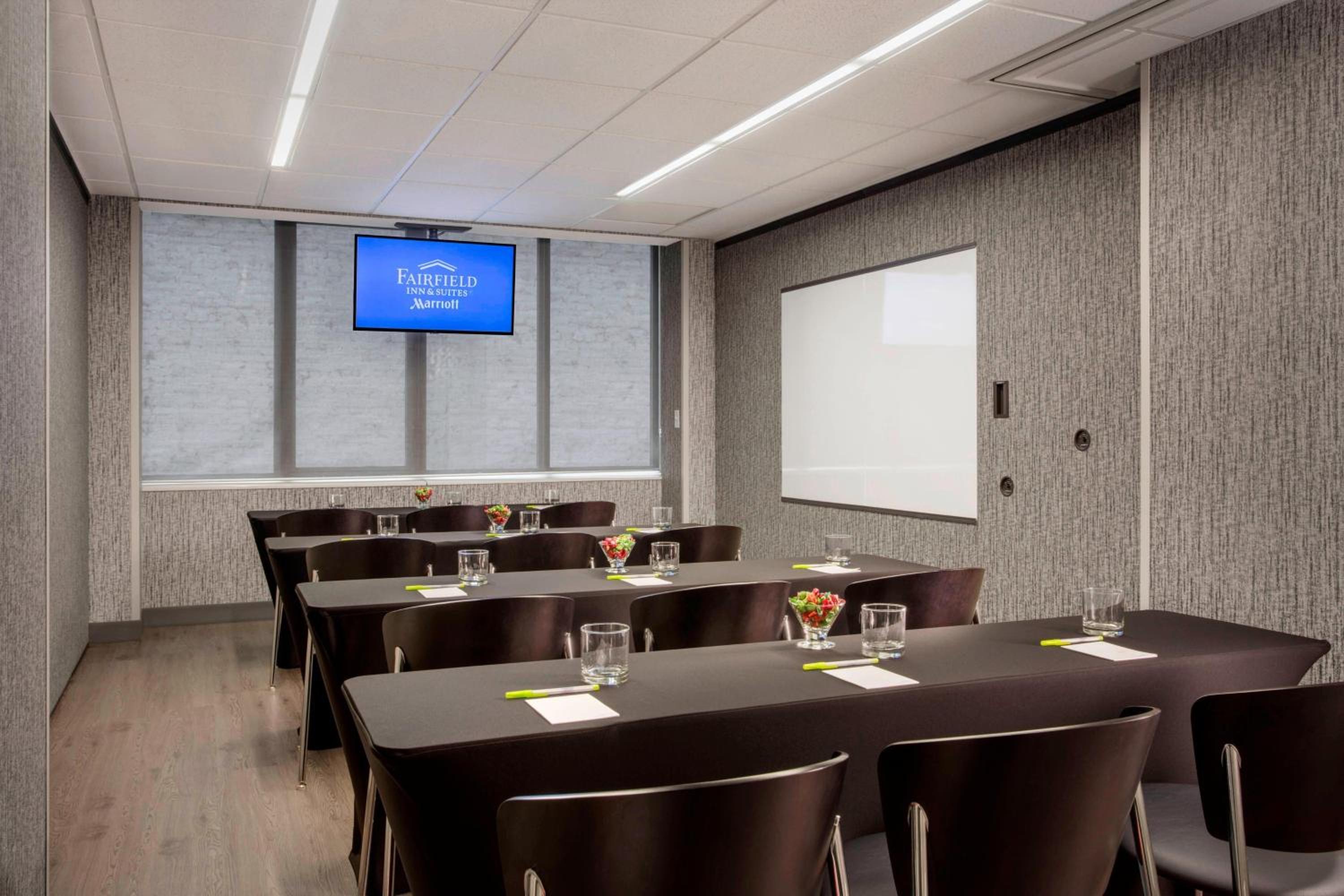 Chicago Vacations - Fairfield Inn and Suites Chicago Downtown/ Magnificent Mile - Property Image 4