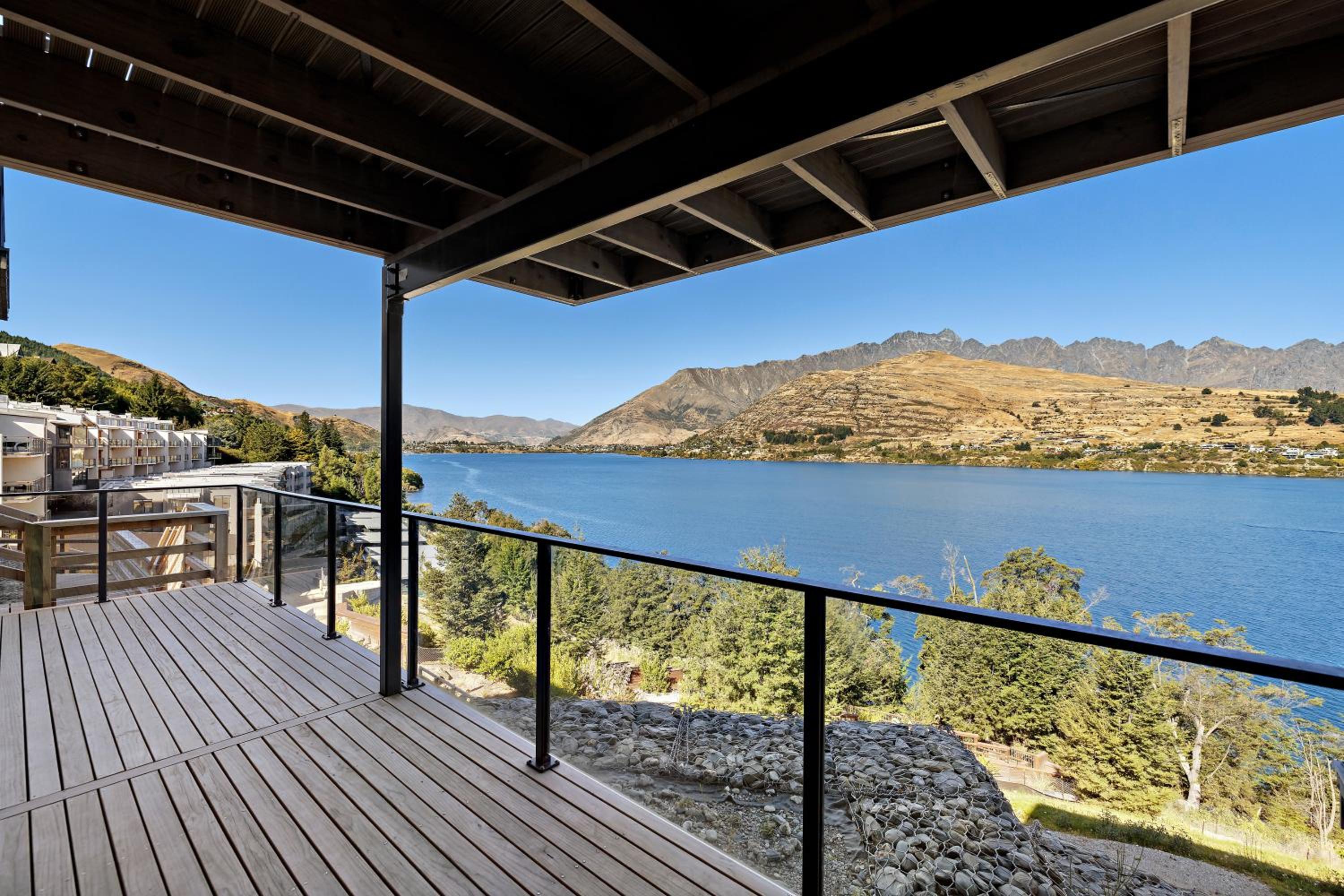 Luxury Lakeside Retreat view 5