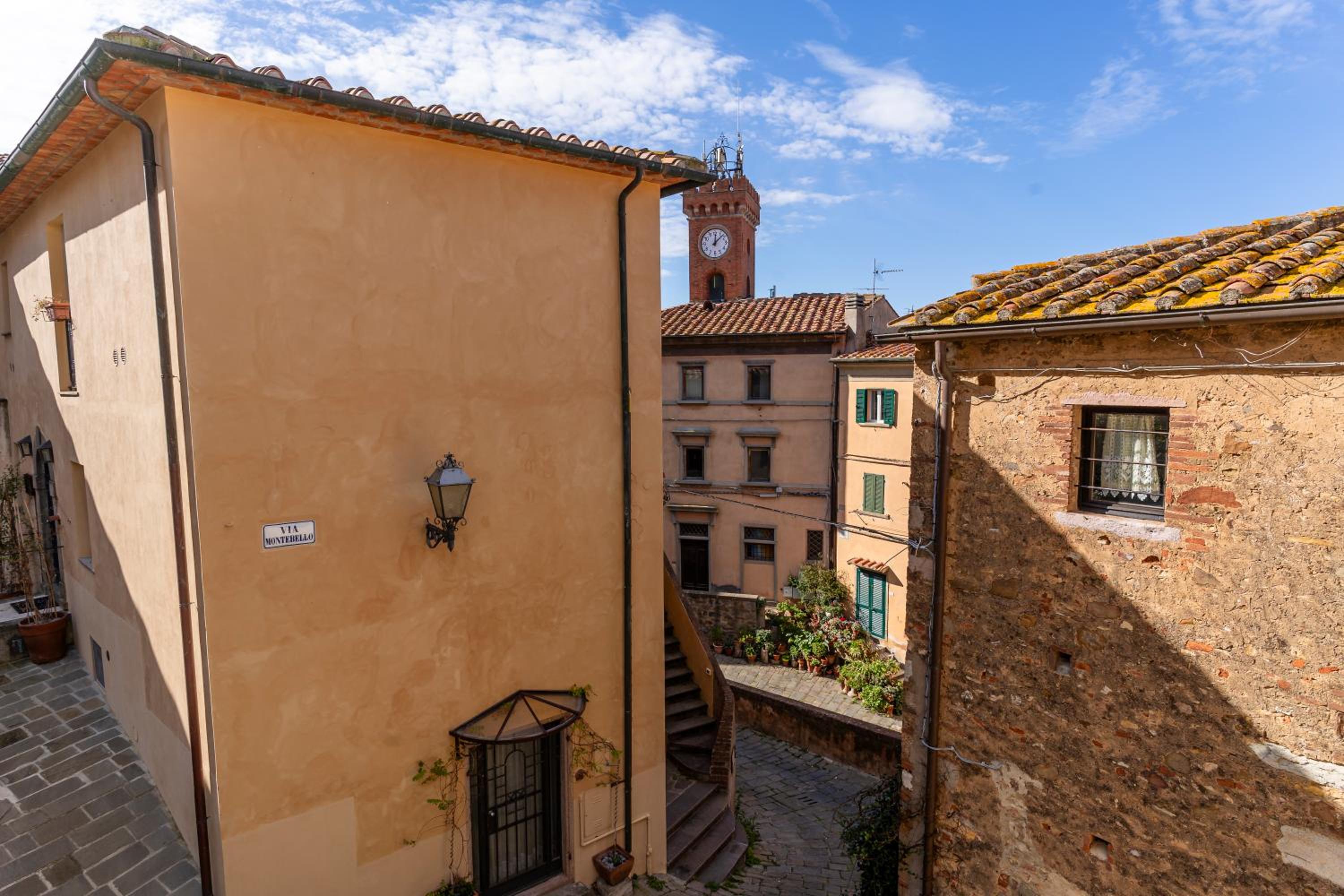 GuestHost - Castagneto Carducci - Central and bright flat