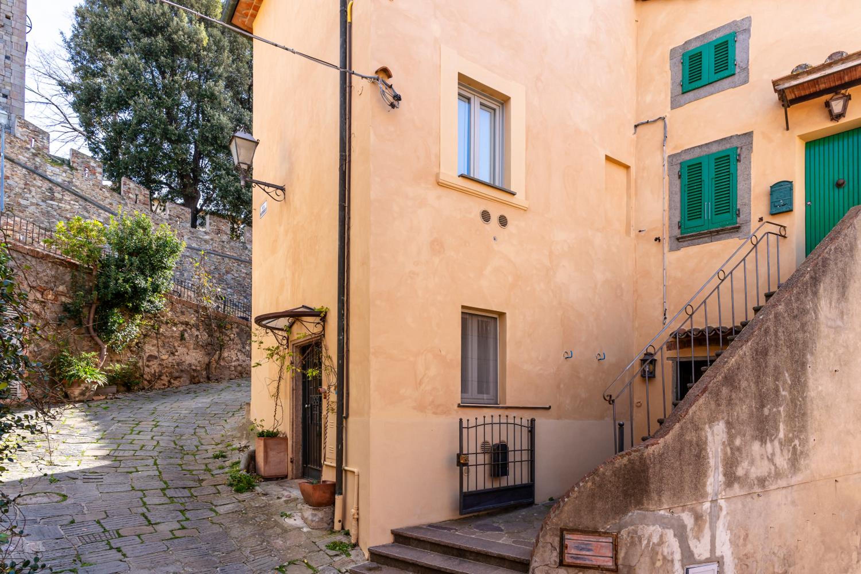 GuestHost - Castagneto Carducci - Central and bright flat