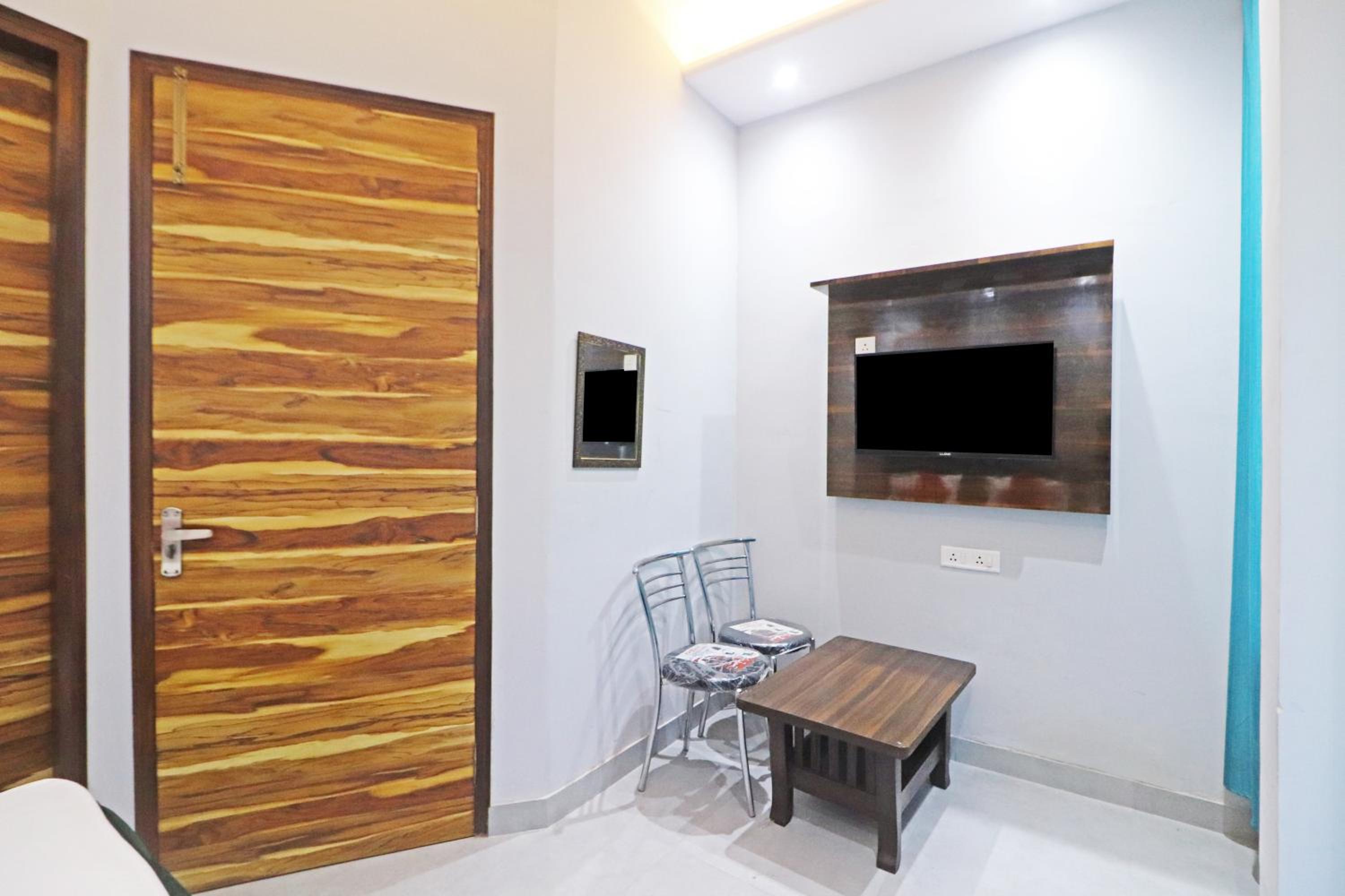 Twamev couple Friendly Rajouri garden by The Arrow view 3