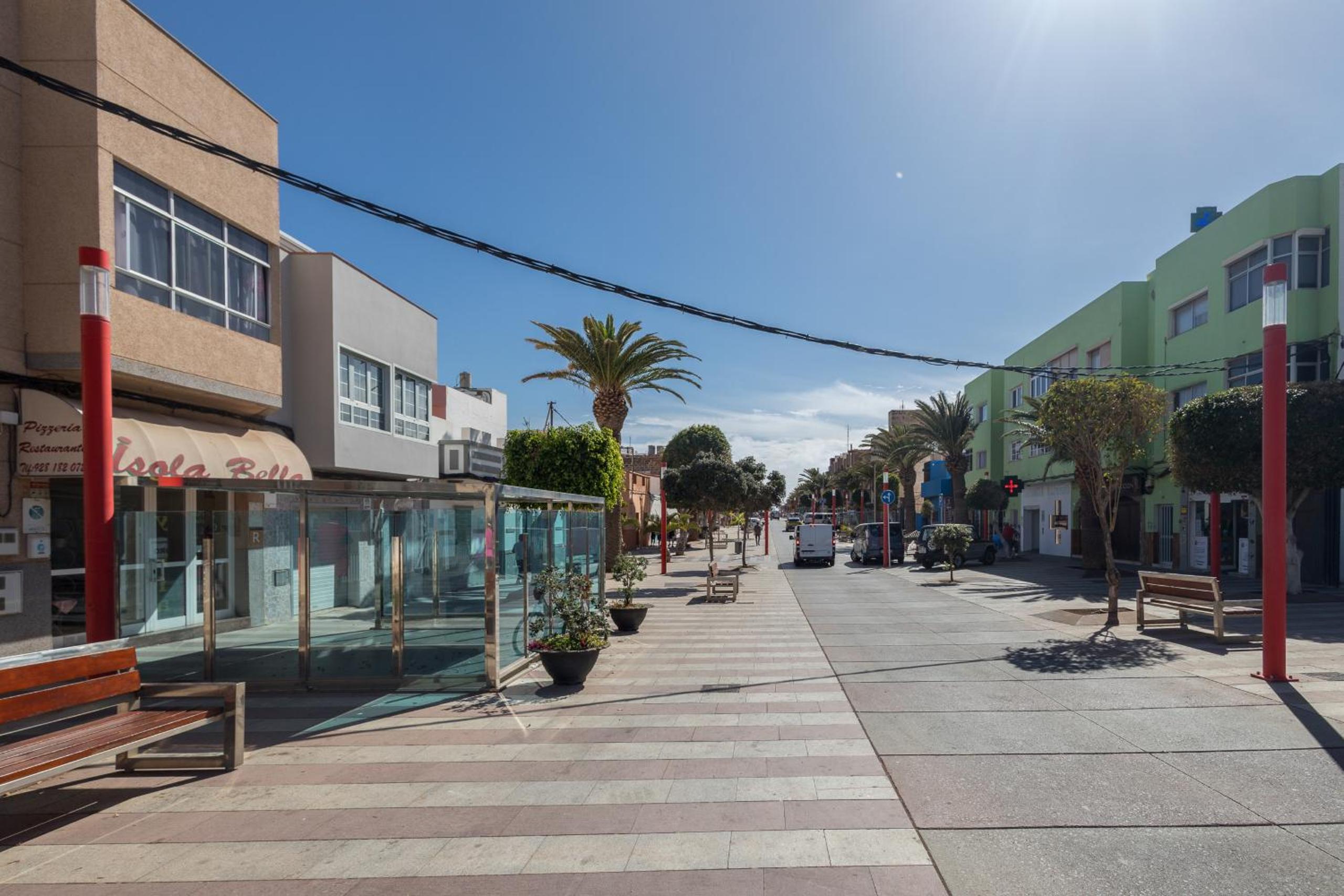 Lightbooking Apartamento con terraza en playa de Arinaga
