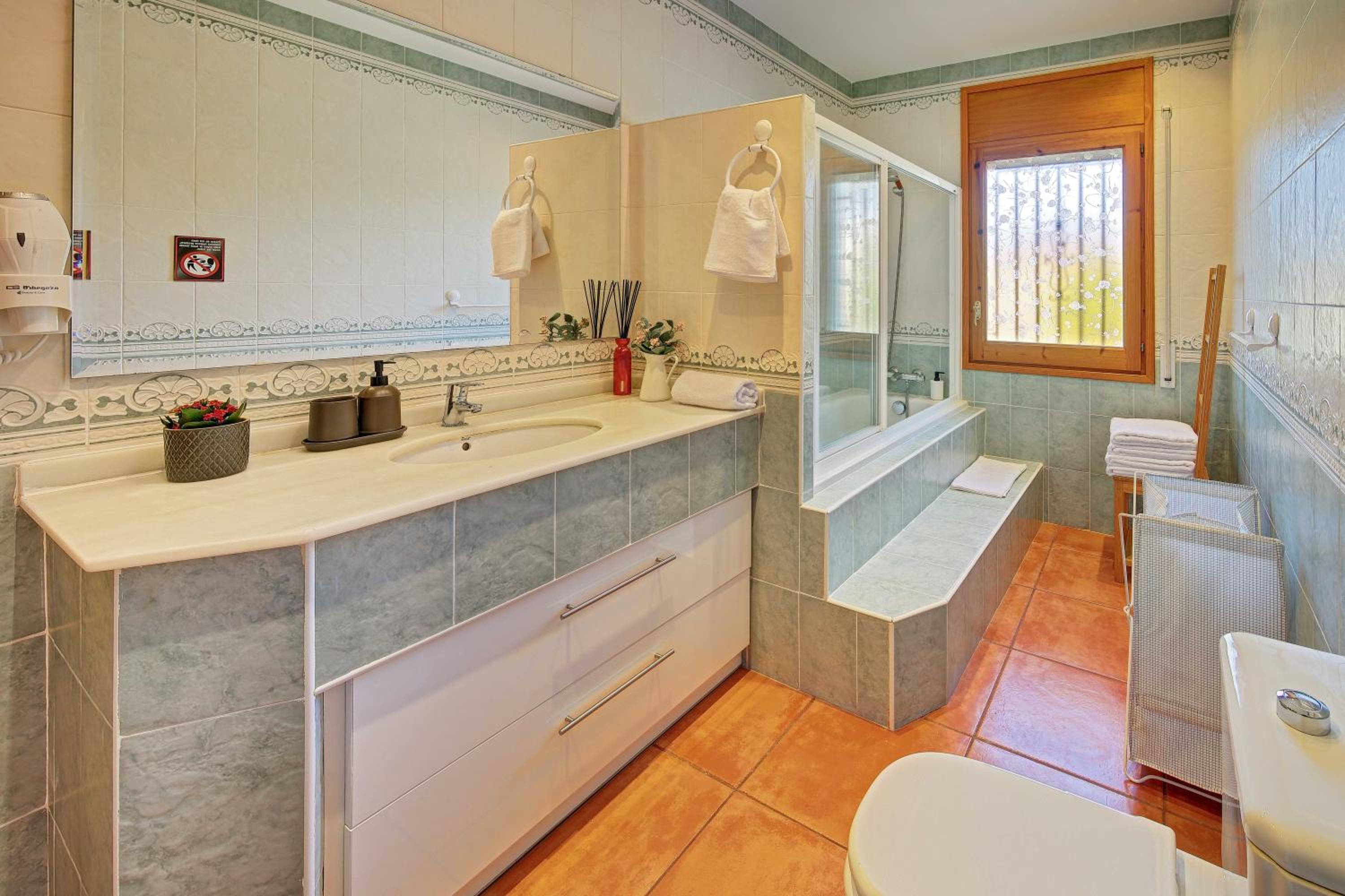 VILLA ARBUCIES with private pool