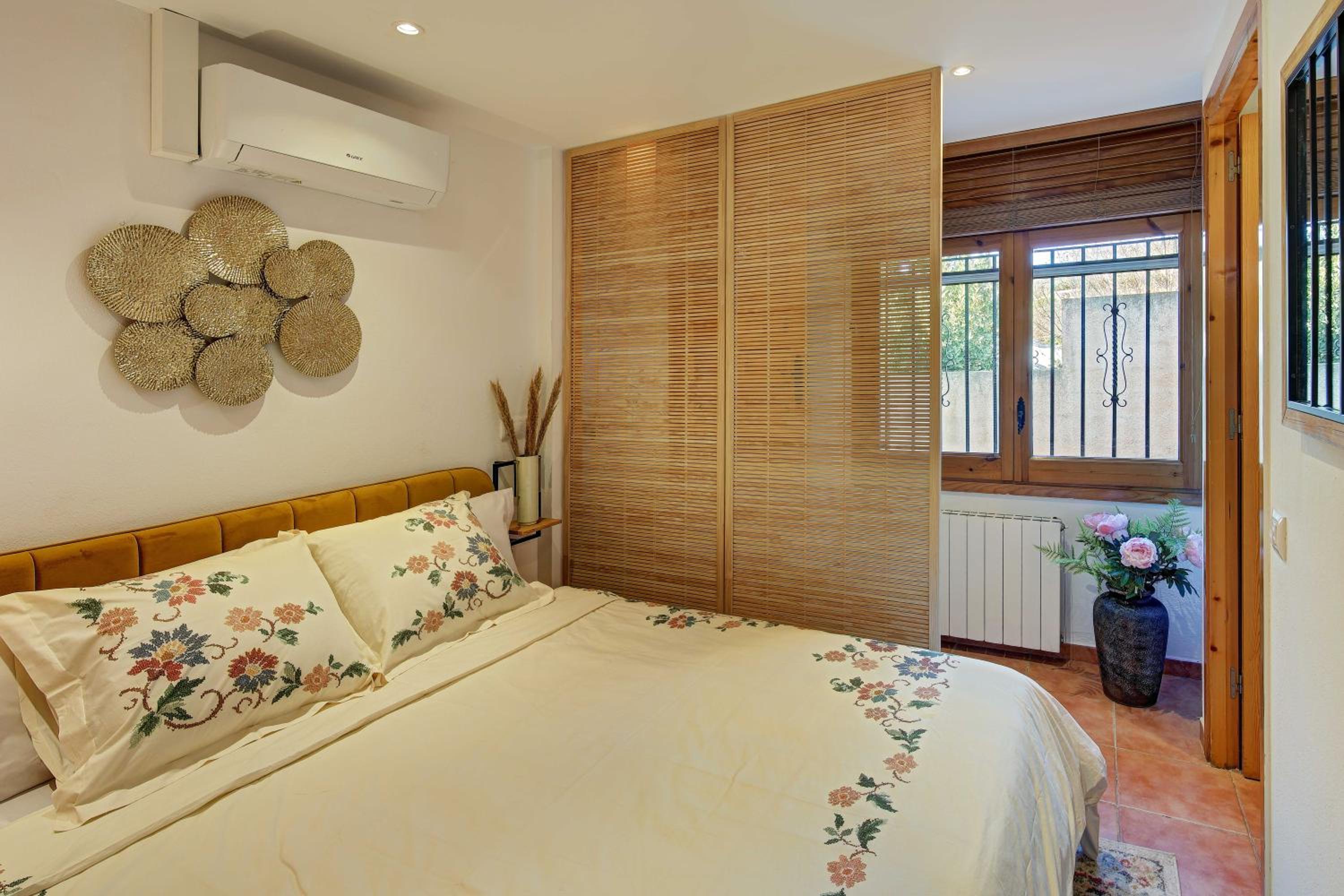 VILLA ARBUCIES with private pool