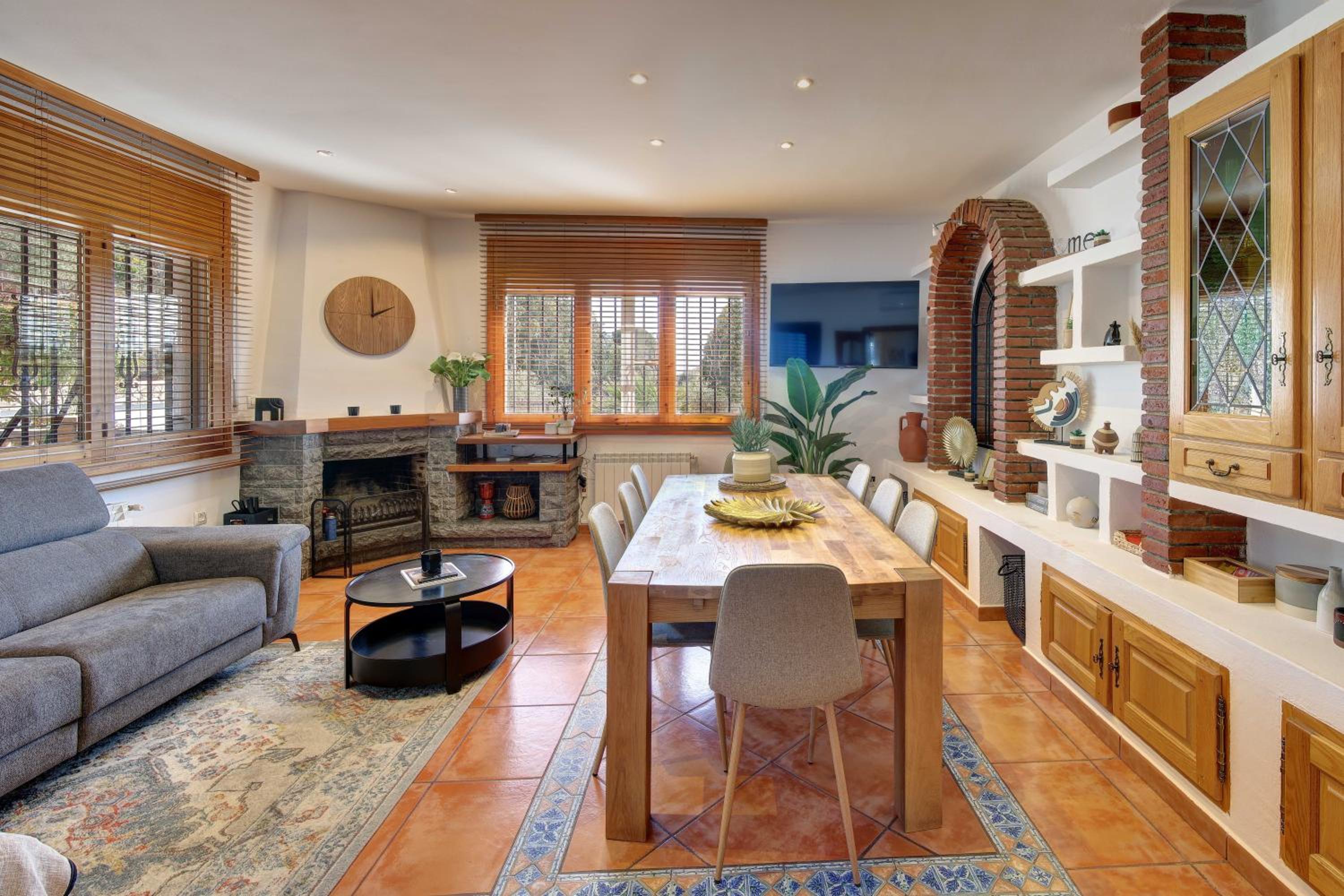 VILLA ARBUCIES with private pool