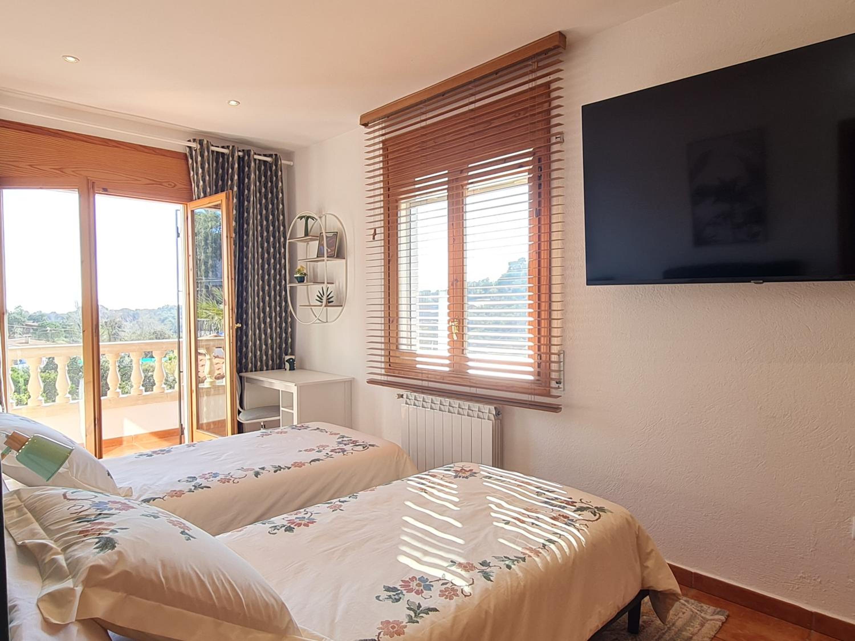 VILLA ARBUCIES with private pool
