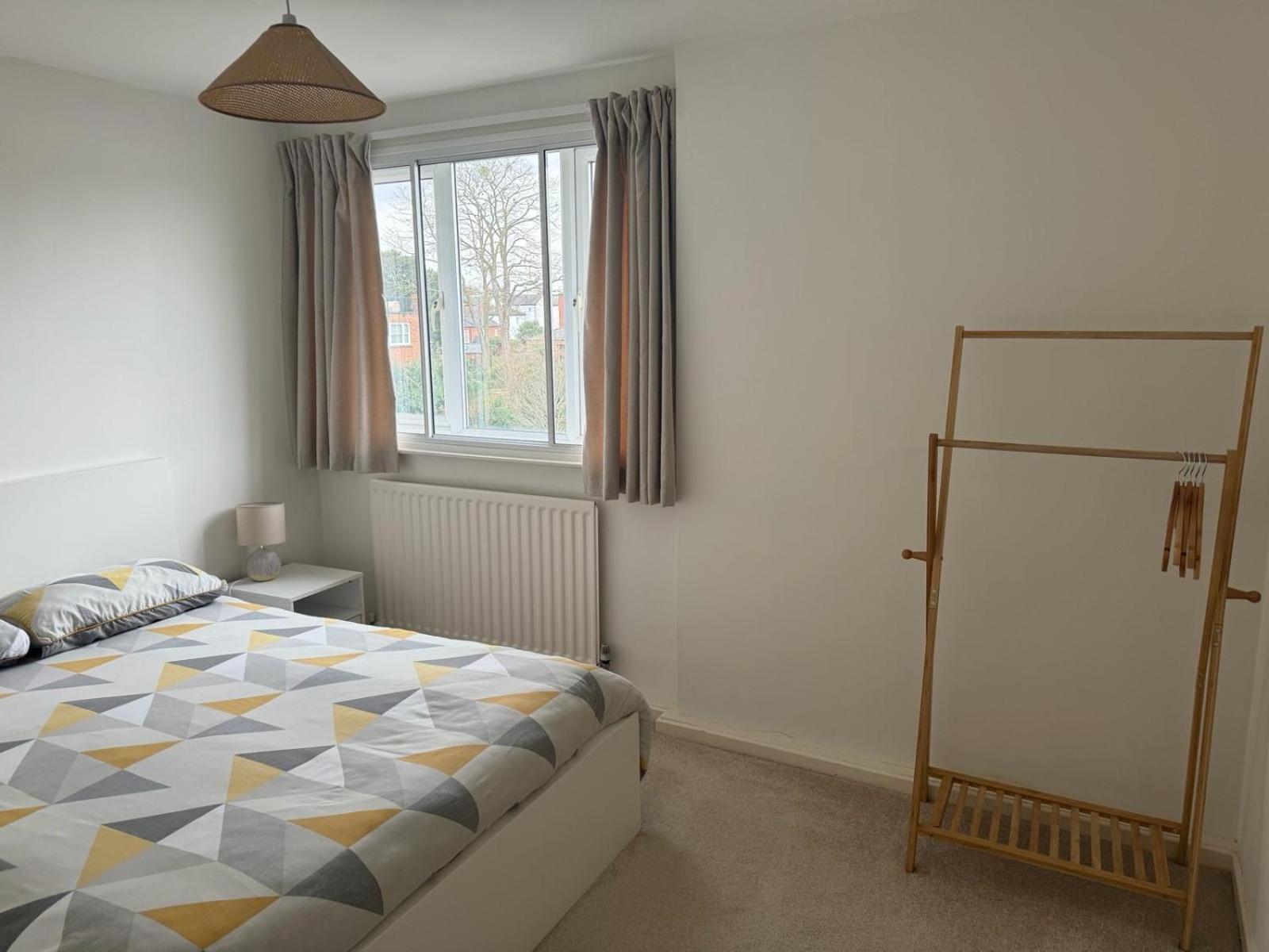 Town Centre, top floor 2 bed apartment with parking view 4