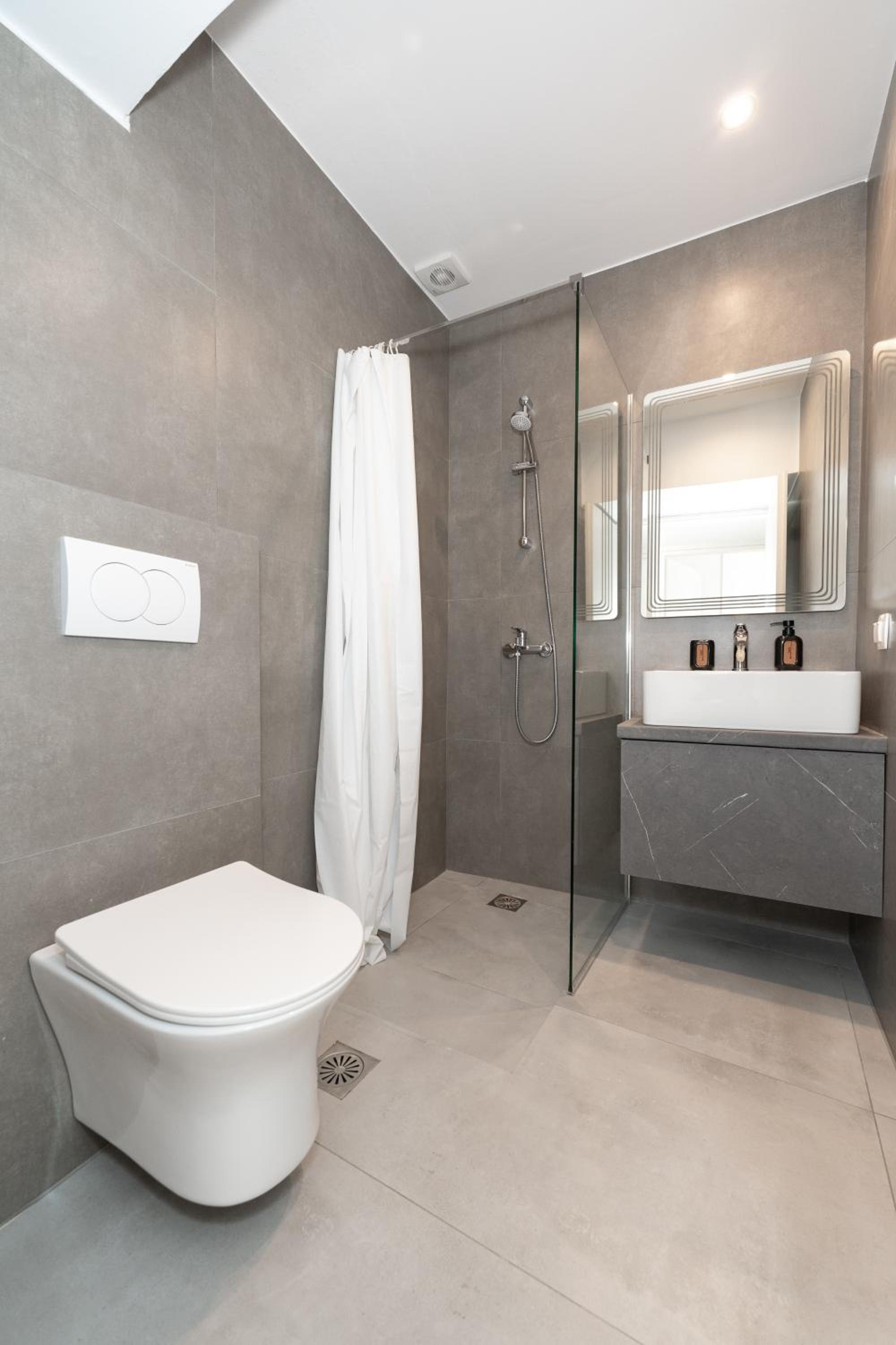 Athenian Gem, Fully Renovated 2 Bedroom Apartment Near Acropolis