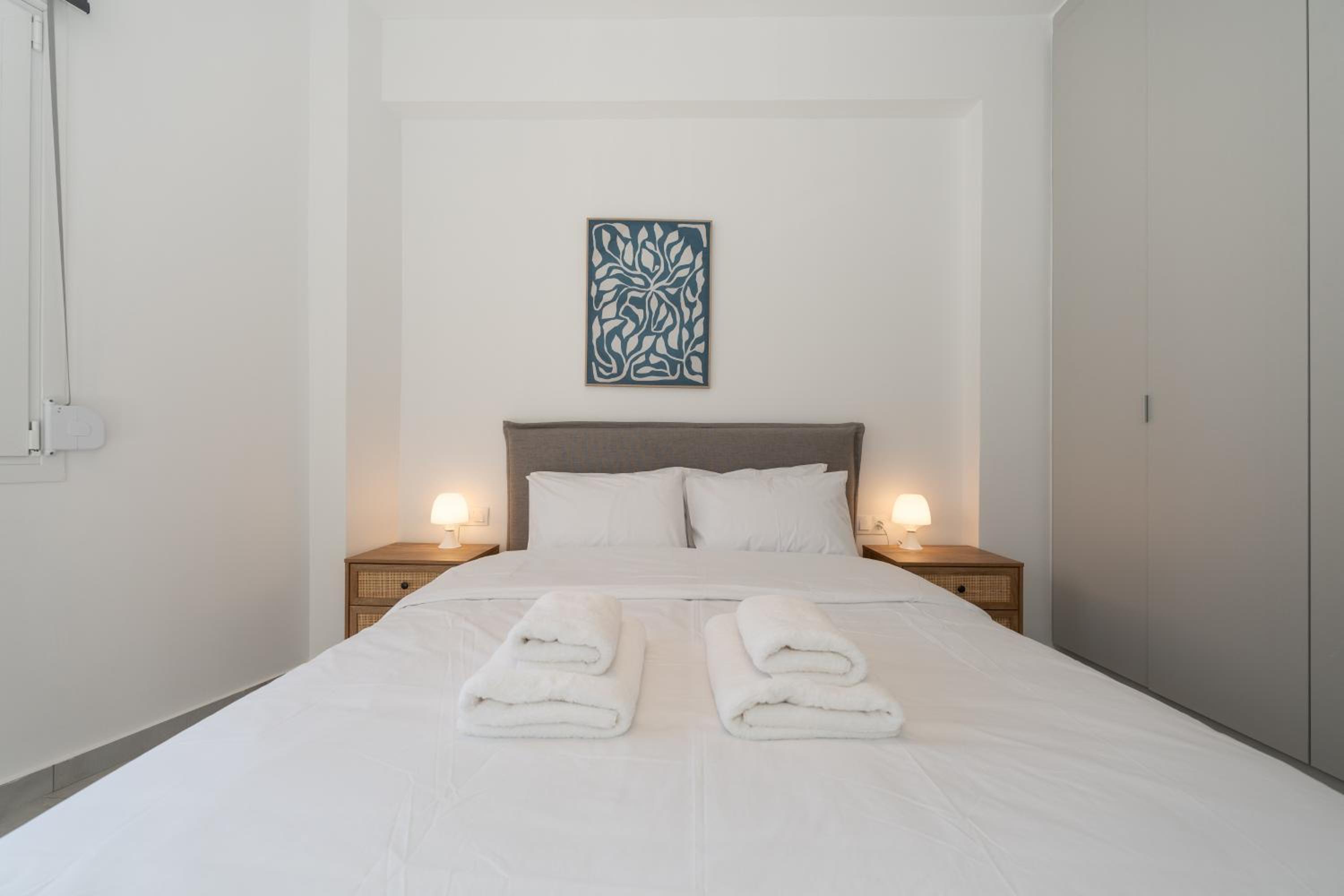 Athenian Gem, Fully Renovated 2 Bedroom Apartment Near Acropolis