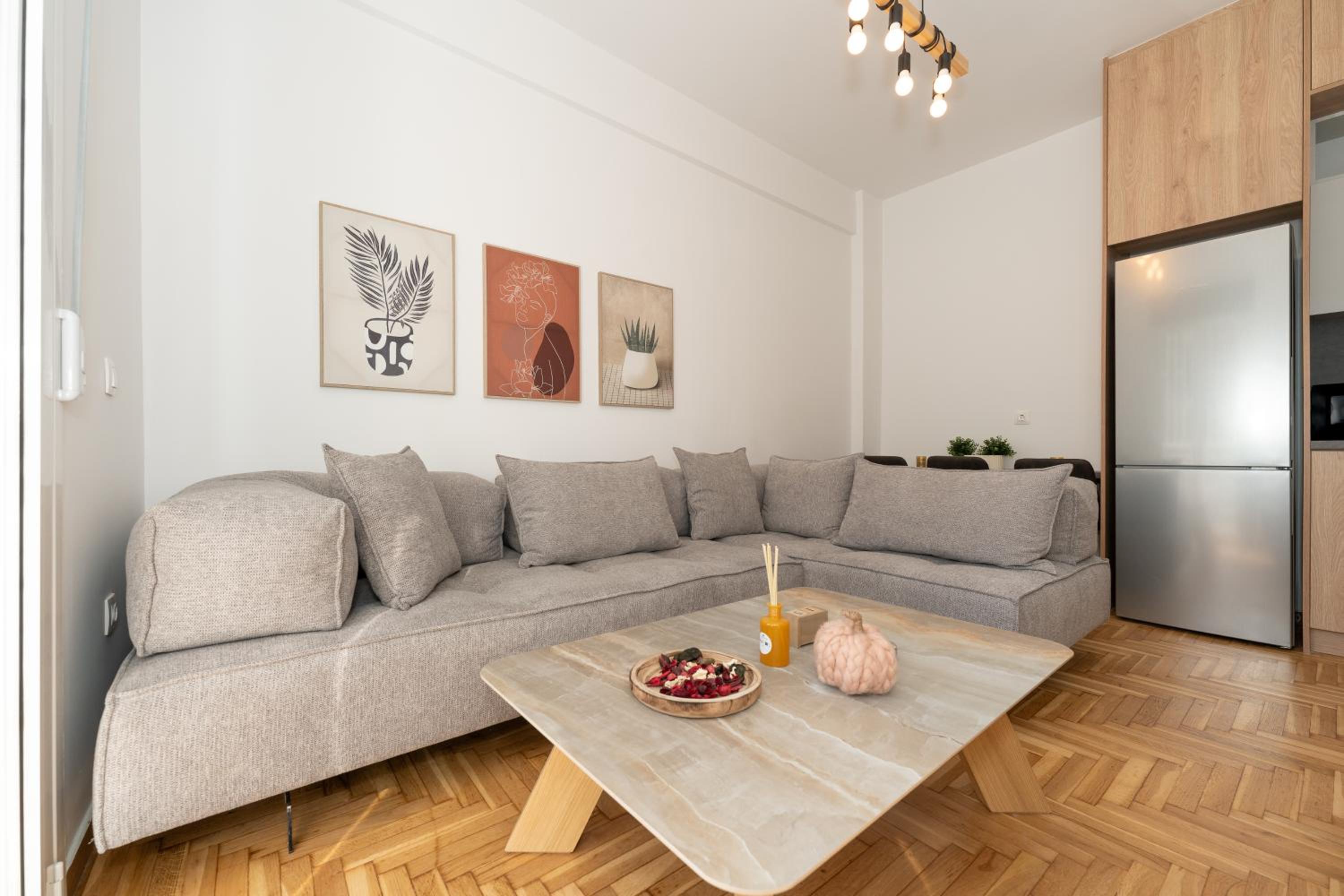 Athenian Gem, Fully Renovated 2 Bedroom Apartment Near Acropolis