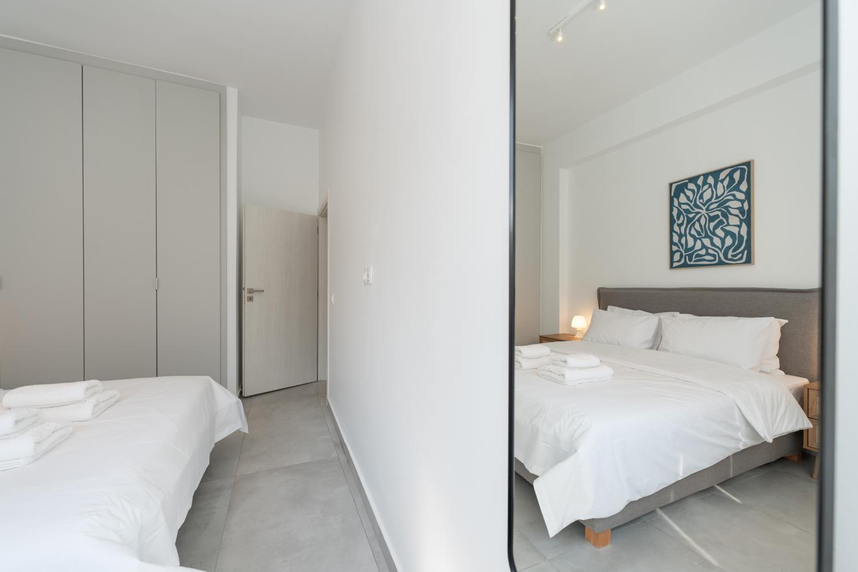 Athenian Gem, Fully Renovated 2 Bedroom Apartment Near Acropolis