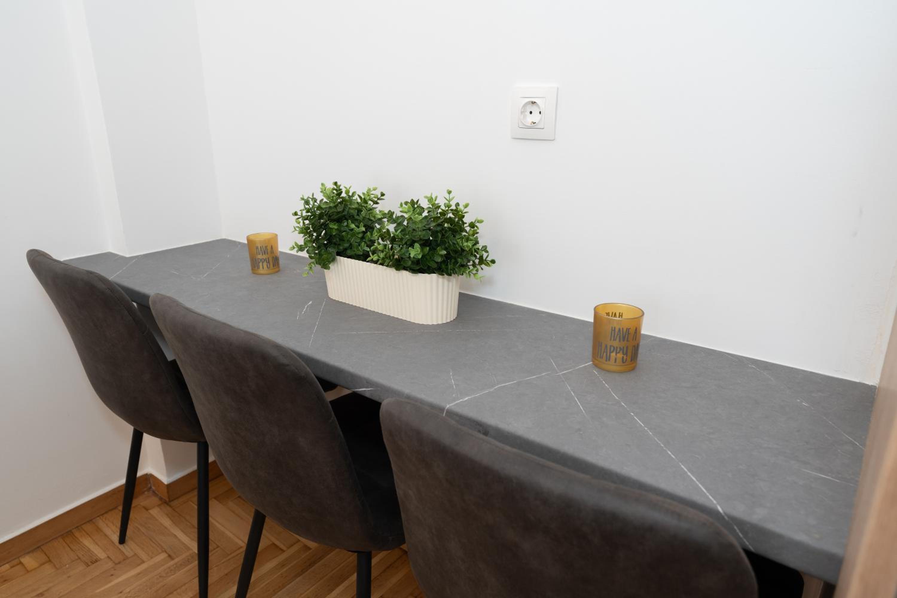 Athenian Gem, Fully Renovated 2 Bedroom Apartment Near Acropolis