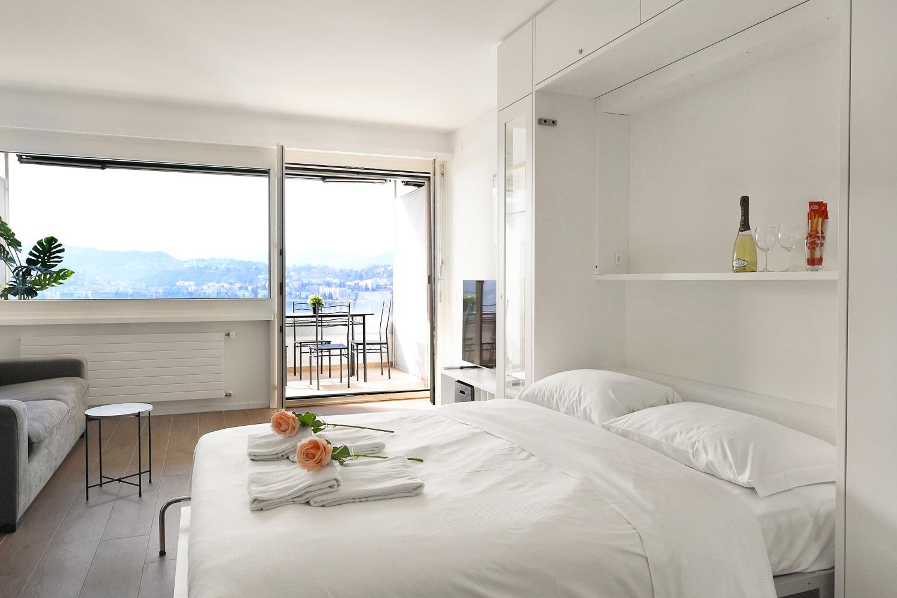 View and Art - Happy Rentals