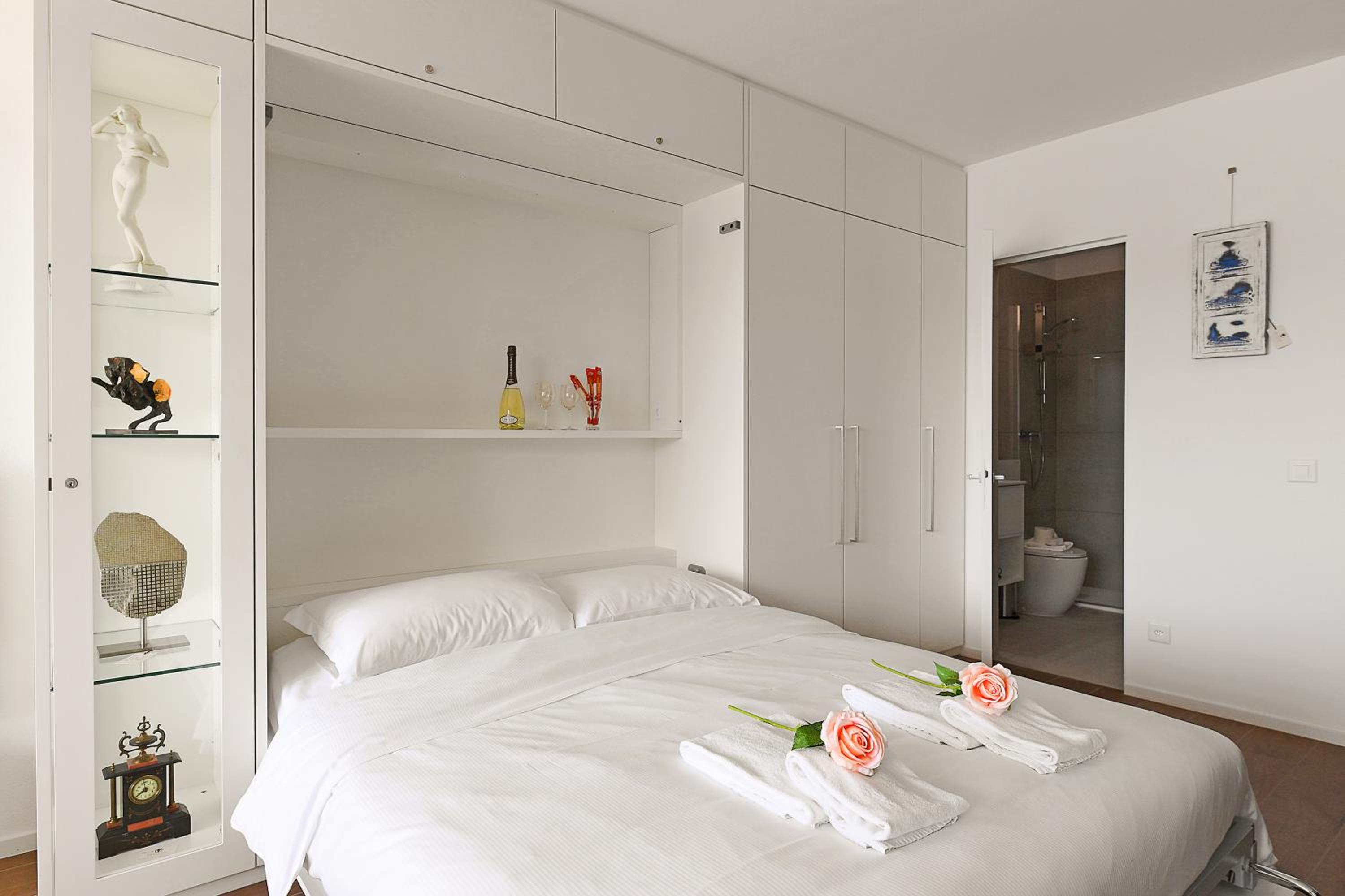 View and Art - Happy Rentals
