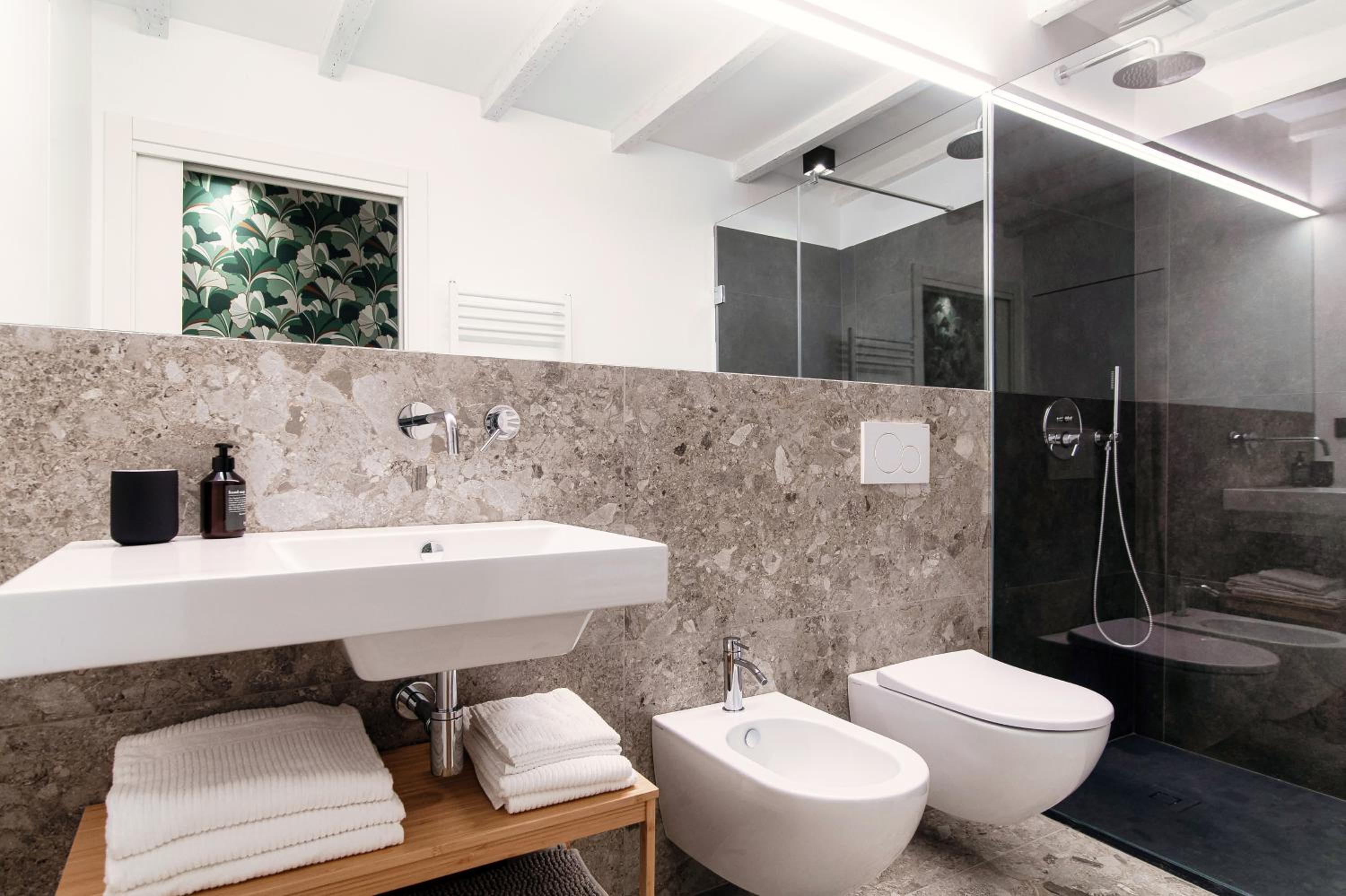 La casa di Piera en Como — bathroom