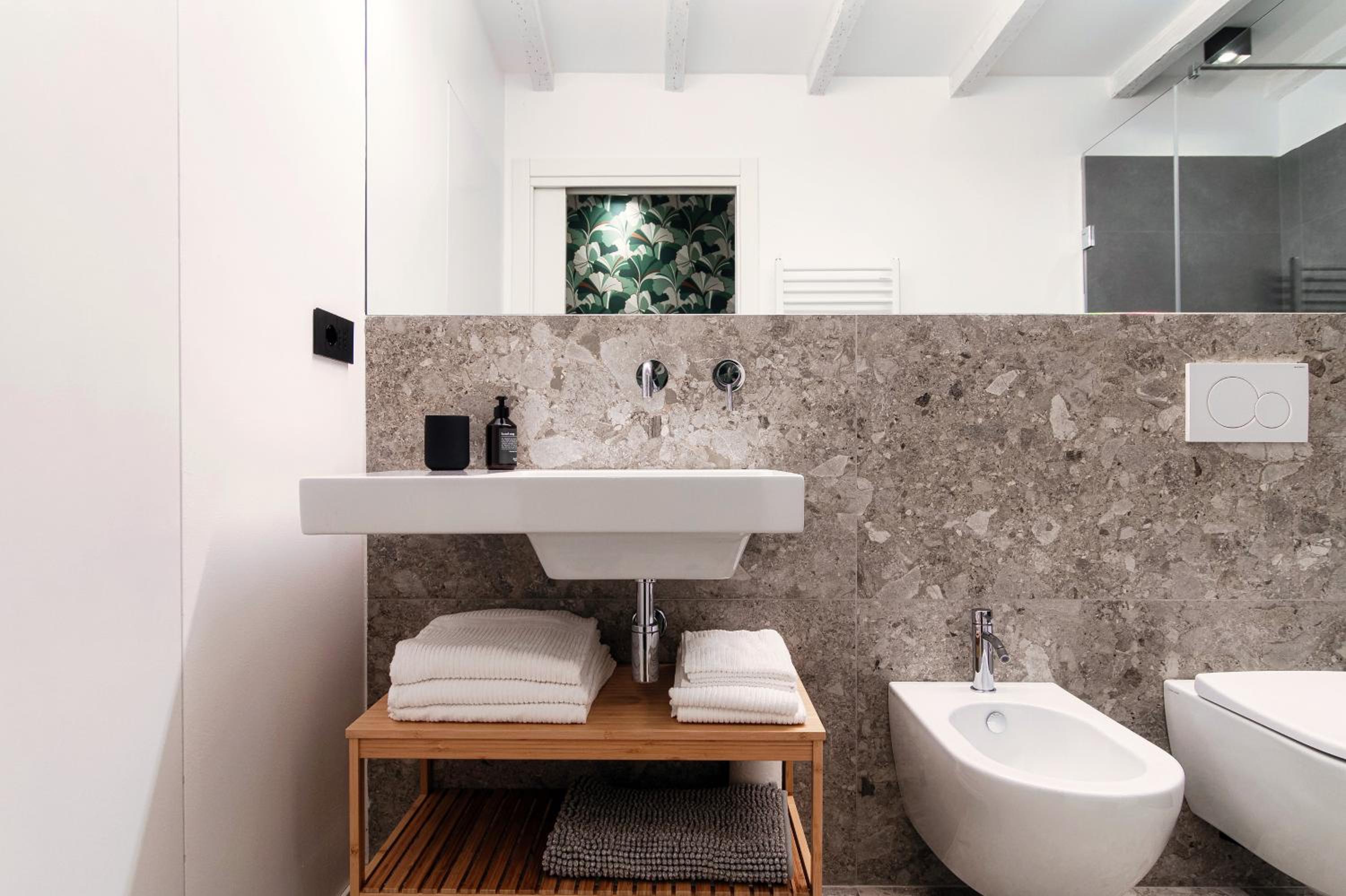 La casa di Piera en Como — bathroom