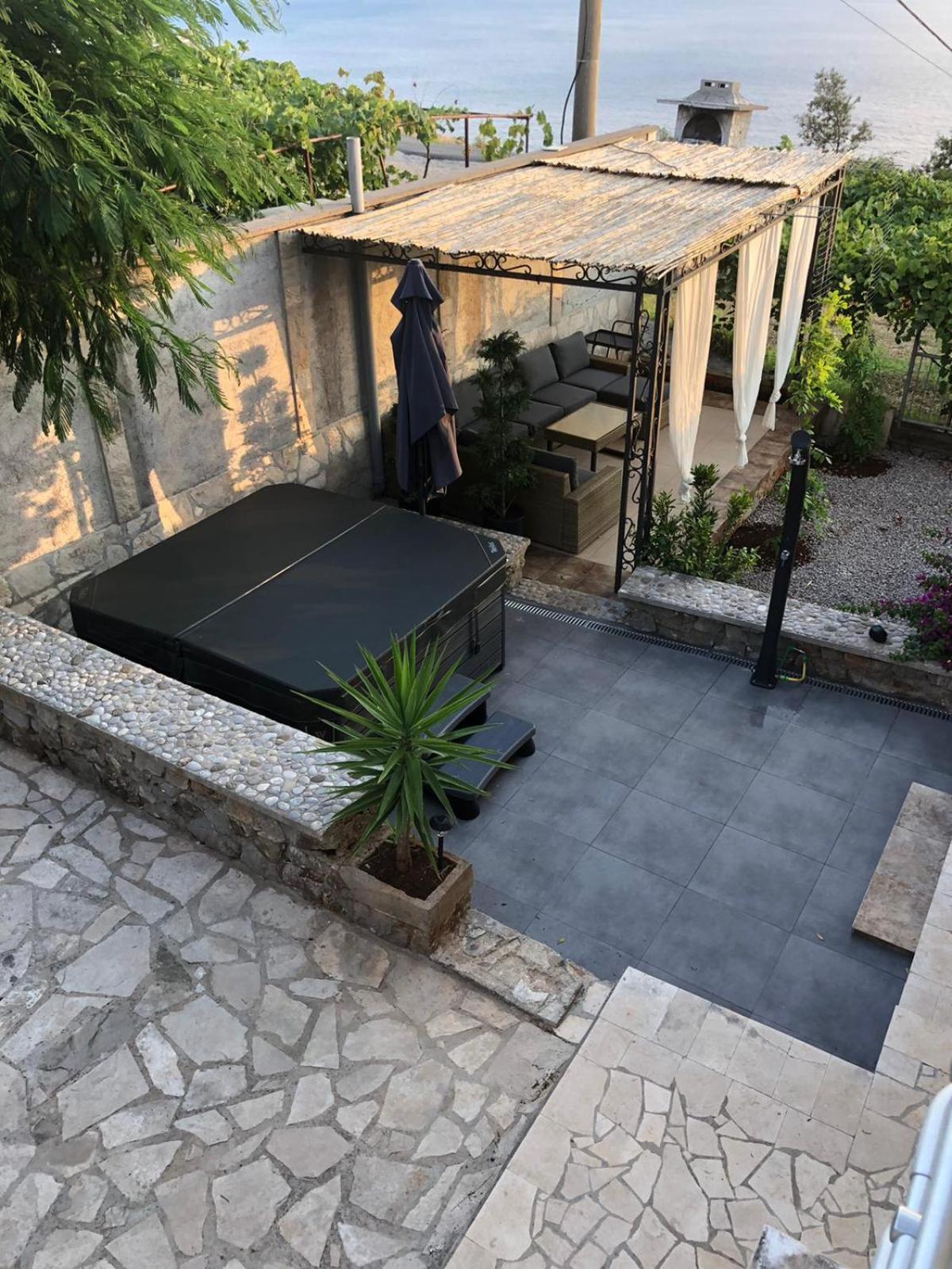 Vacation home in Budva near the beach photo 2