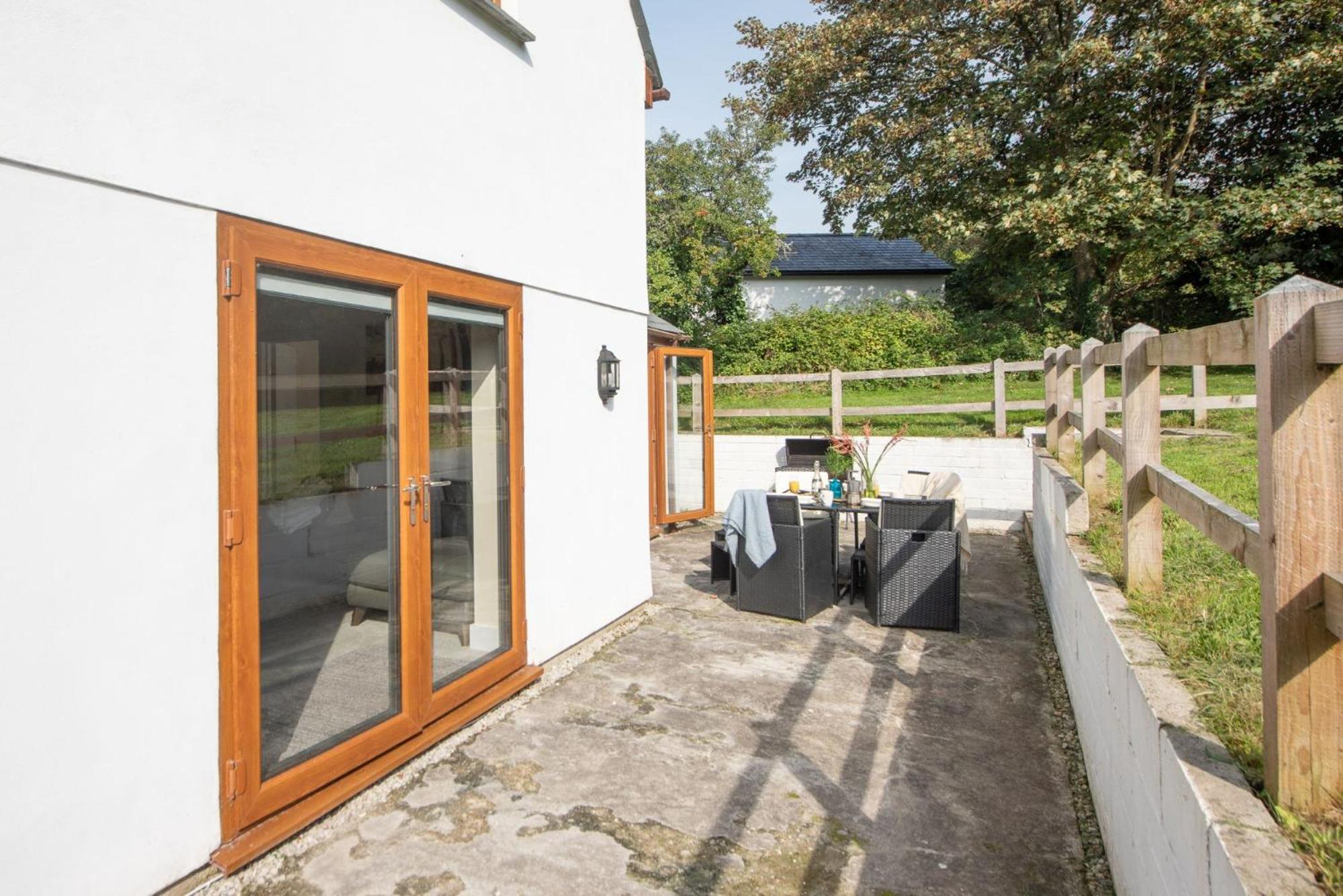Robins Rest - Pets welcome - Free Parking - Backgarden view 4