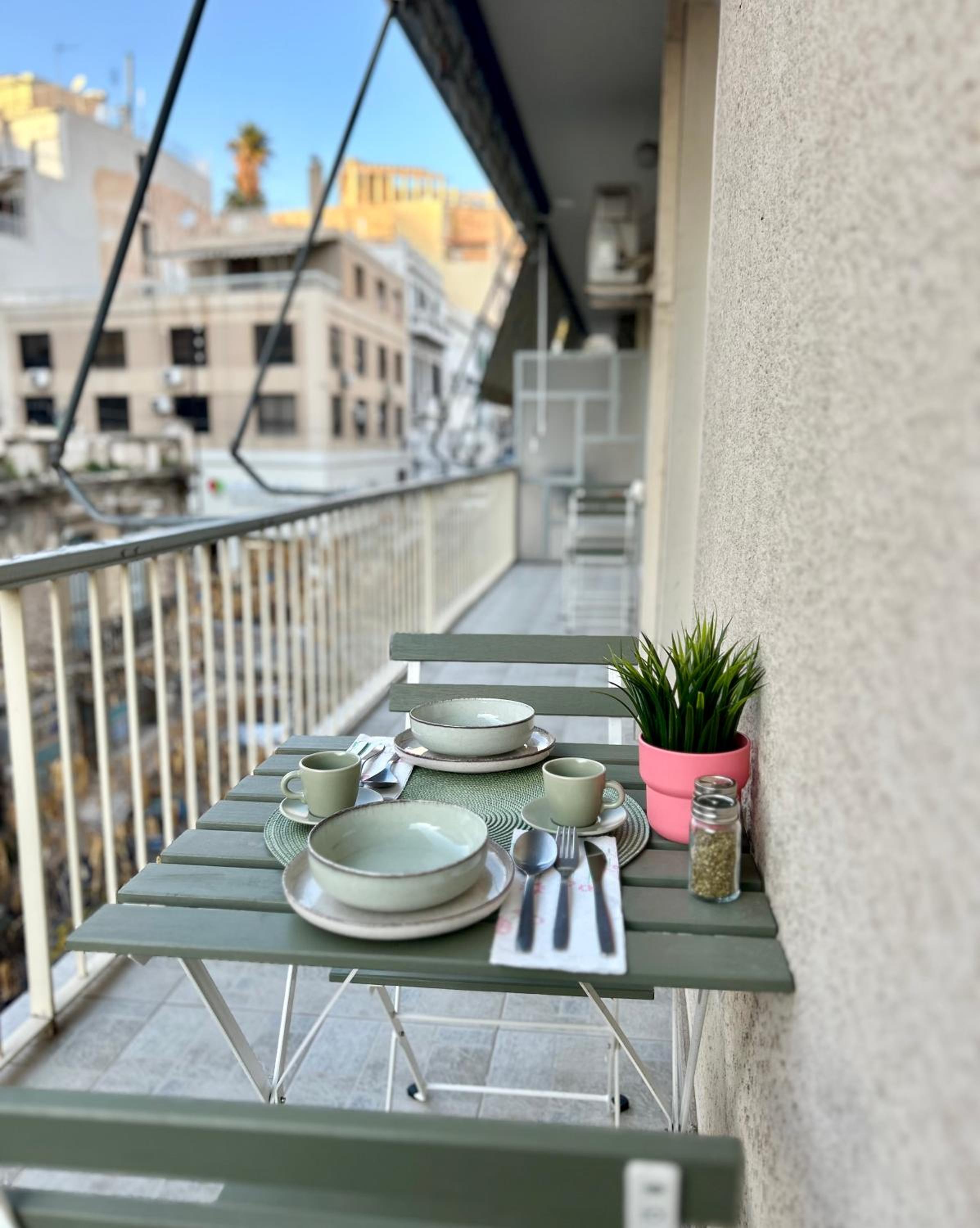 Spacious 2BDs Apt With Acropolis View In Center