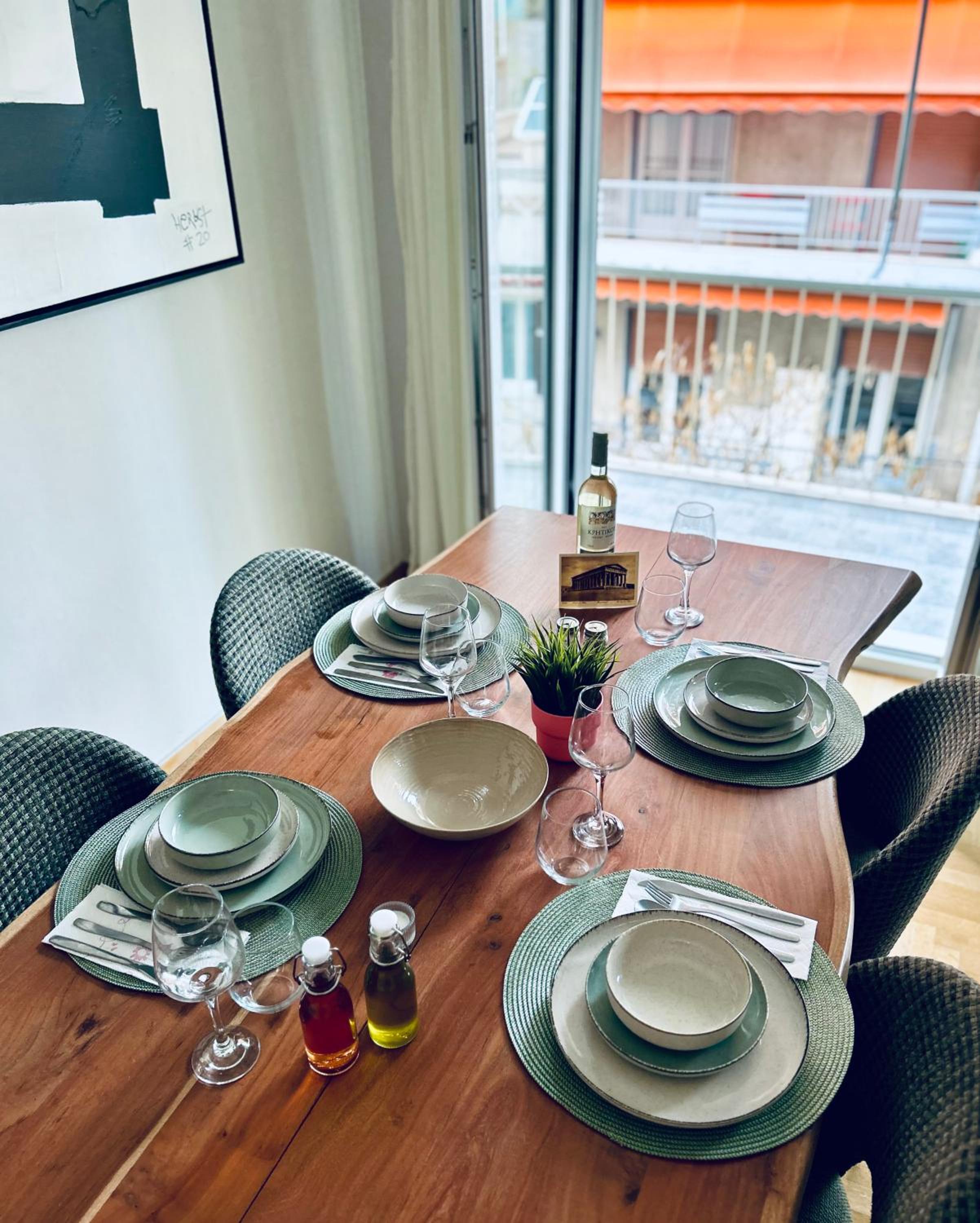 Spacious 2BDs Apt With Acropolis View In Center