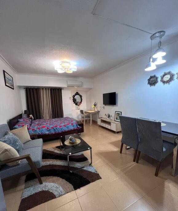 Spacious Condo in Q.C. w/ wifi,near SM North view 5