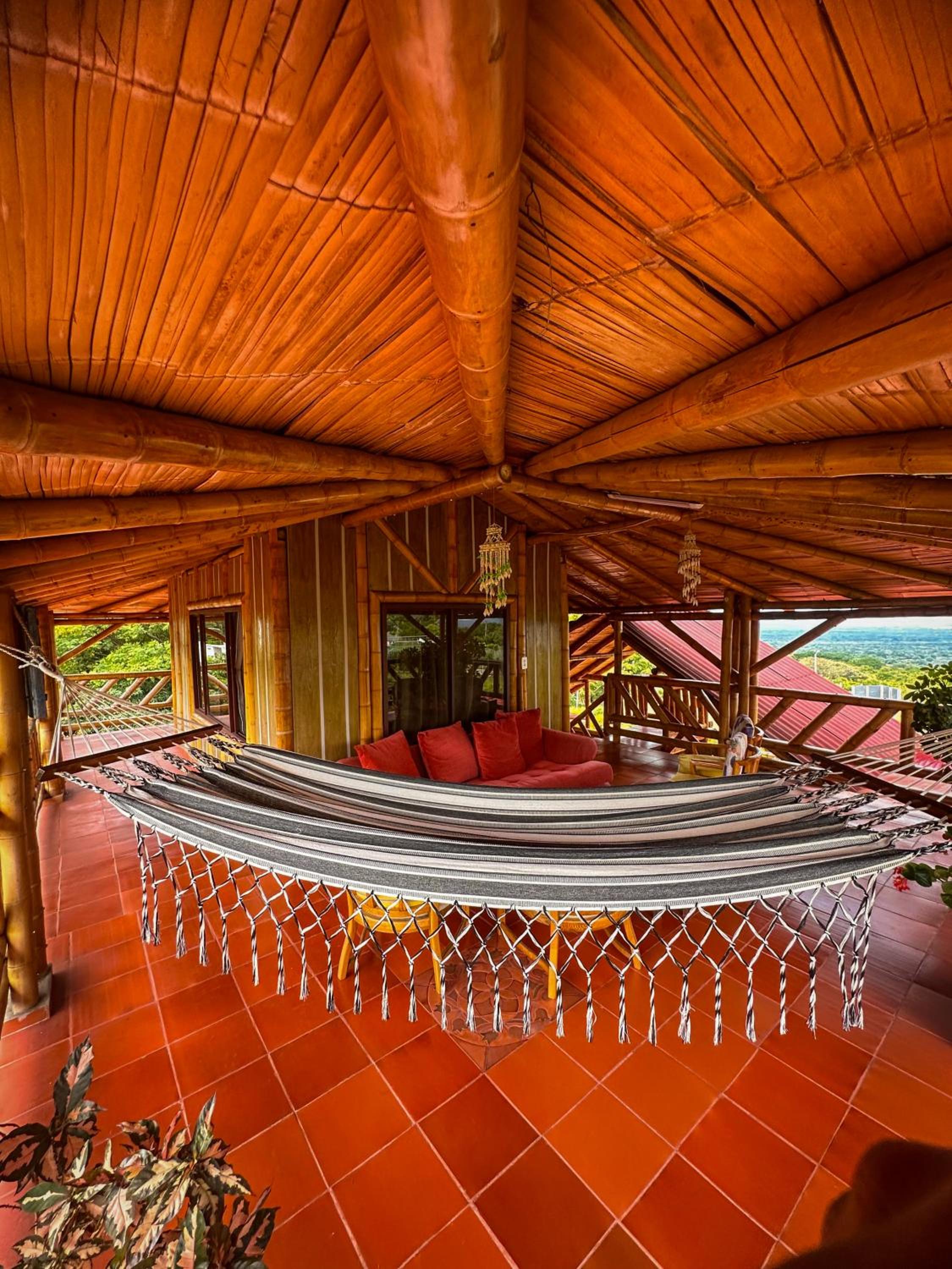 La Casa de Ariel, La Ulloa