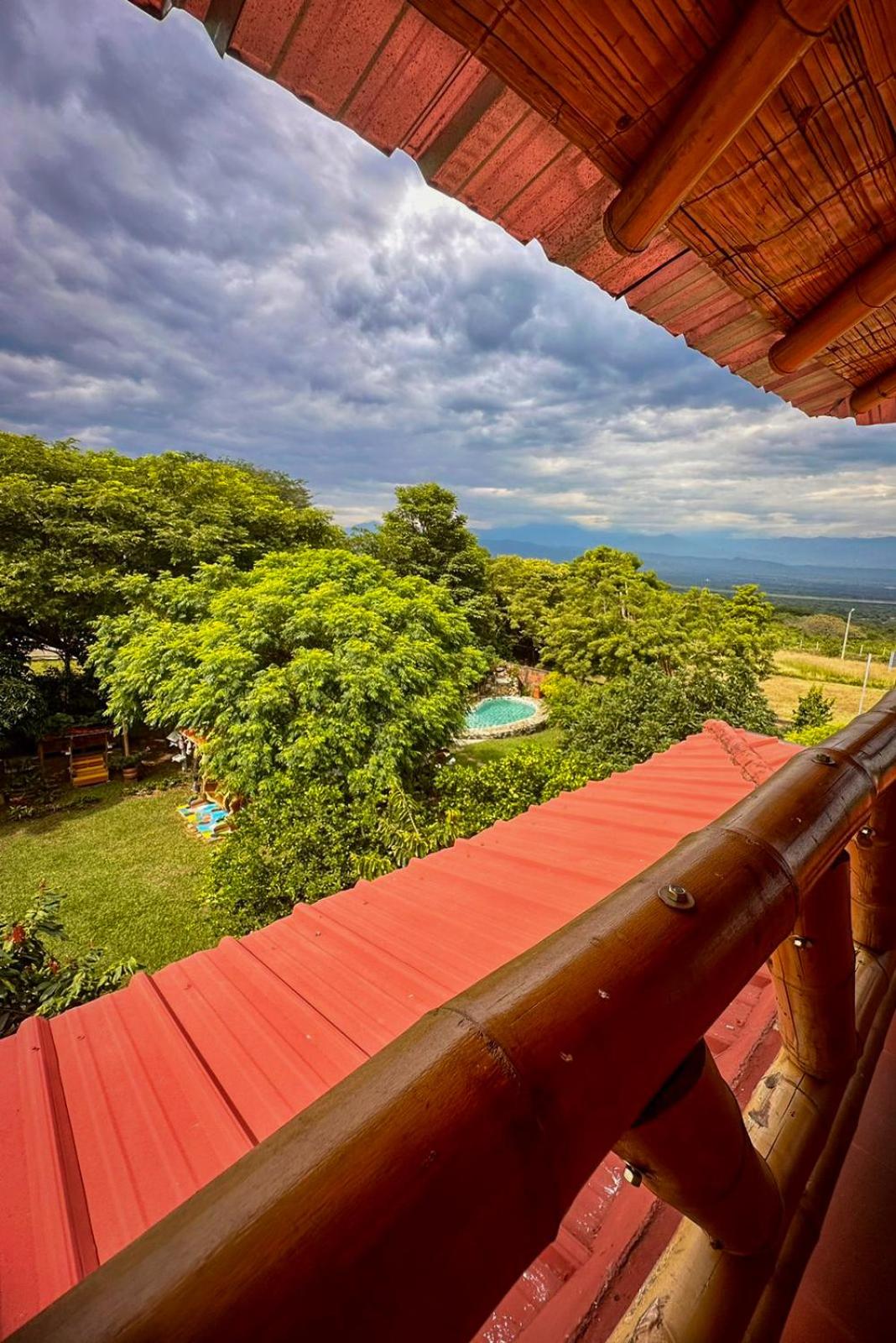 La Casa de Ariel, La Ulloa